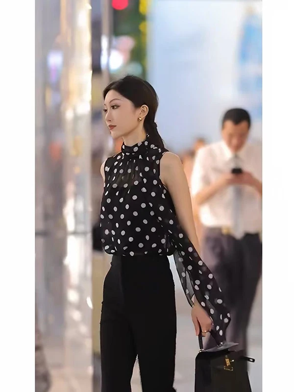 Summer 2026 Polka Dot Chiffon Shirt Women's Fashion Thin Sleeveless Short Sleeve Shirt Elegant Style Korean Version Regular Fit
Summer 2026 Polka Dot Chiffon Shirt Women's Fashion Thin Sleeveless Short Sleeve Shirt Elegant Style Korean Version Regular Fit