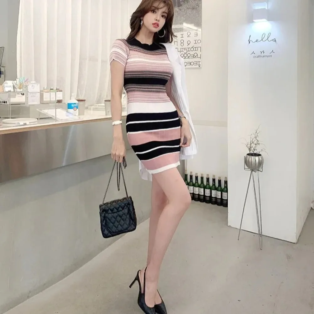 Полосатое платье, женские вязаные платья-футляры с круглым воротником и коротким рукавом, тонкие офисные женские платья выше колена, лето 2025 г., вязаные платья
Полосатое платье, женские вязаные платья-футляры с круглым воротником и коротким рукавом, тонкие офисные женские платья выше колена, лето 2025 г., вязаные платья