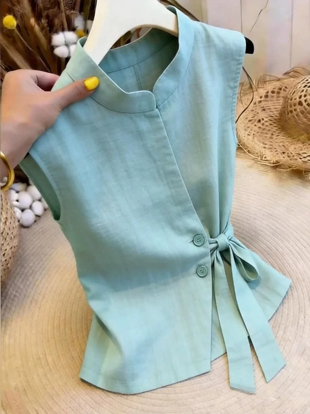 Fashionable Knot Design Sleeveless Vest Elegant Age-defying Unique Style Women's Top Korean Version Straight-cut Silken Blouse
Fashionable Knot Design Sleeveless Vest Elegant Age-defying Unique Style Women's Top Korean Version Straight-cut Silken Blouse