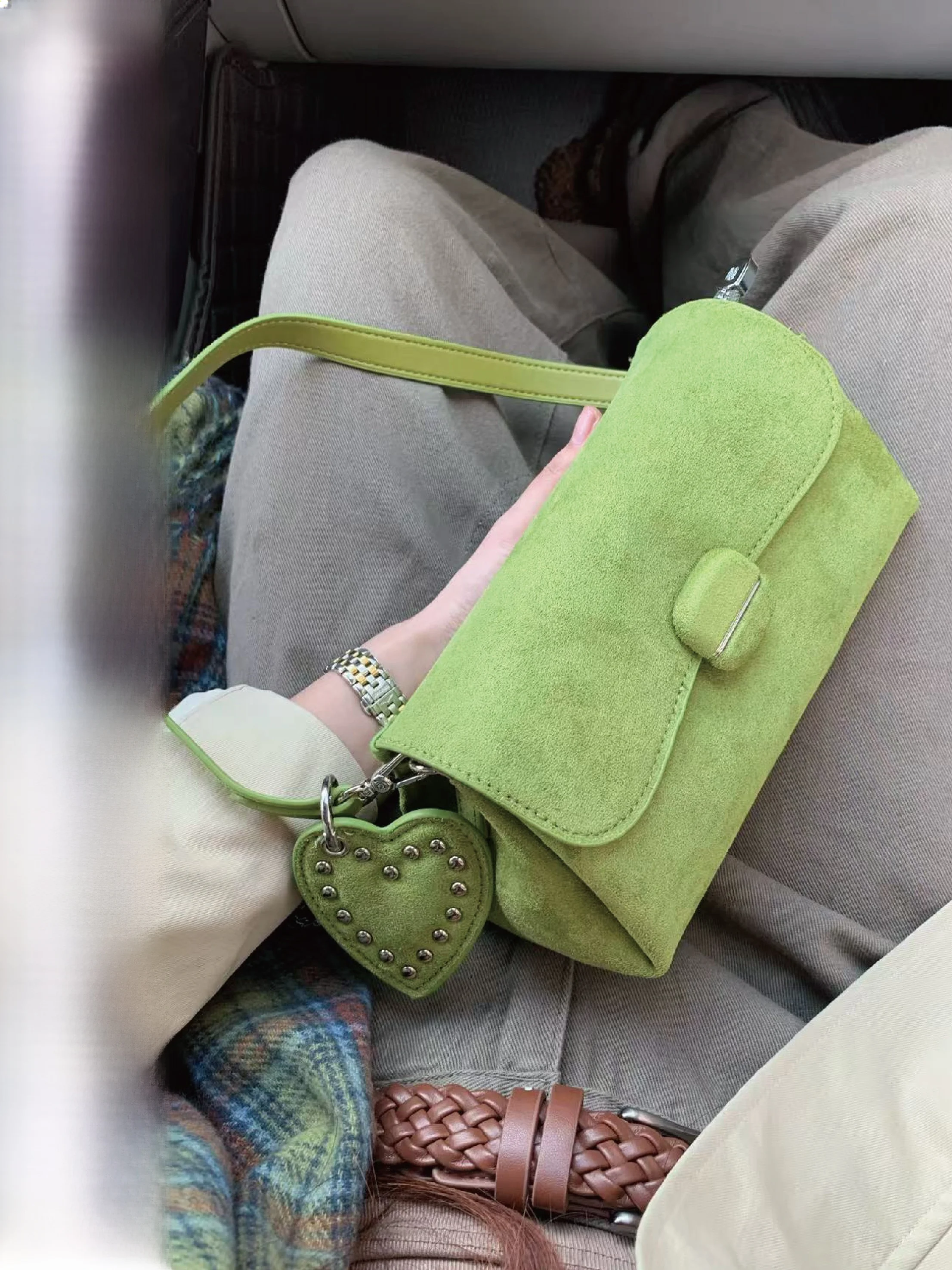 Retro Matcha Toast Sheep Velvet Small Square Bag Women's Fashionable Shoulder Crossbody Commuting Handbag Pillow Shape
Retro Matcha Toast Sheep Velvet Small Square Bag Women's Fashionable Shoulder Crossbody Commuting Handbag Pillow Shape