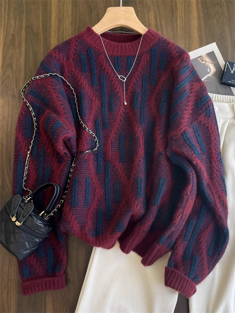 Soft Cozy Retro Japanese Style Red Diamond Grid Women's Knitted Sweater round Neck Top for Autumn Winter Fashion Commute Style
Soft Cozy Retro Japanese Style Red Diamond Grid Women's Knitted Sweater round Neck Top for Autumn Winter Fashion Commute Style