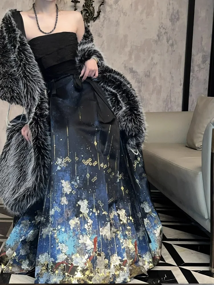 Original Snake Year Qing Rong Heavy Work Gold Weaving Flower Ming Style Tailed Skirt Six Fold New Model Hanfu Skirt
Original Snake Year Qing Rong Heavy Work Gold Weaving Flower Ming Style Tailed Skirt Six Fold New Model Hanfu Skirt