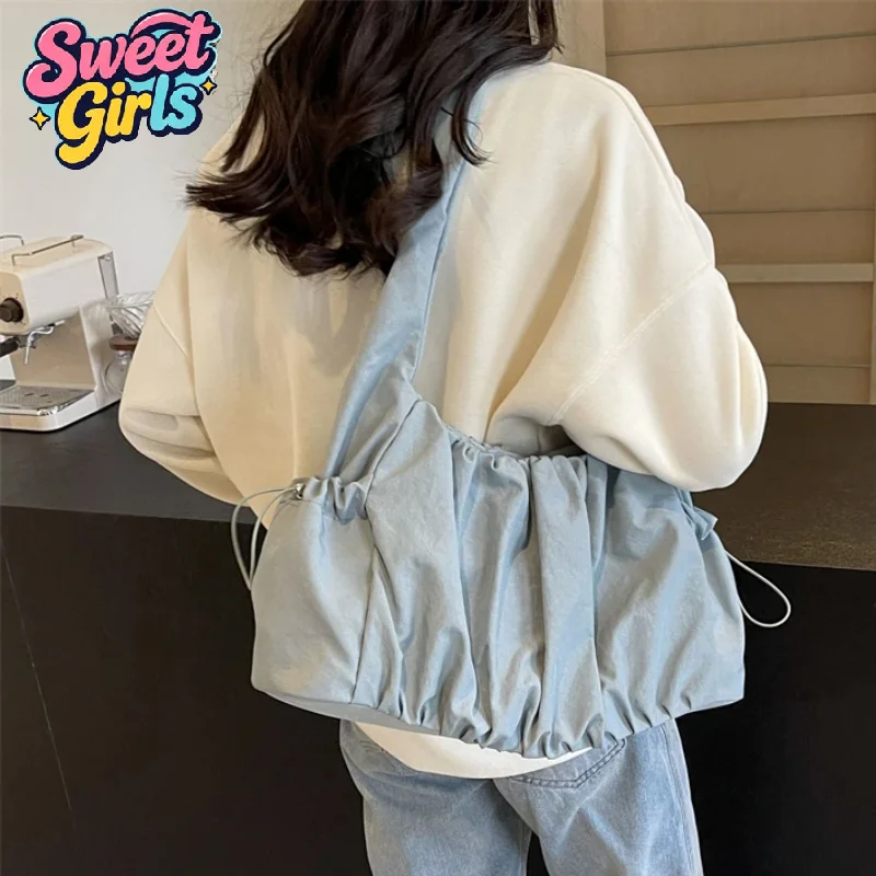 Women Tote Bag Large Capacity Nylon Cloth Bag Summer Fashionable Women's Pleated Outdoor Travel Bag Pure Color Shoulder Bag
Women Tote Bag Large Capacity Nylon Cloth Bag Summer Fashionable Women's Pleated Outdoor Travel Bag Pure Color Shoulder Bag
