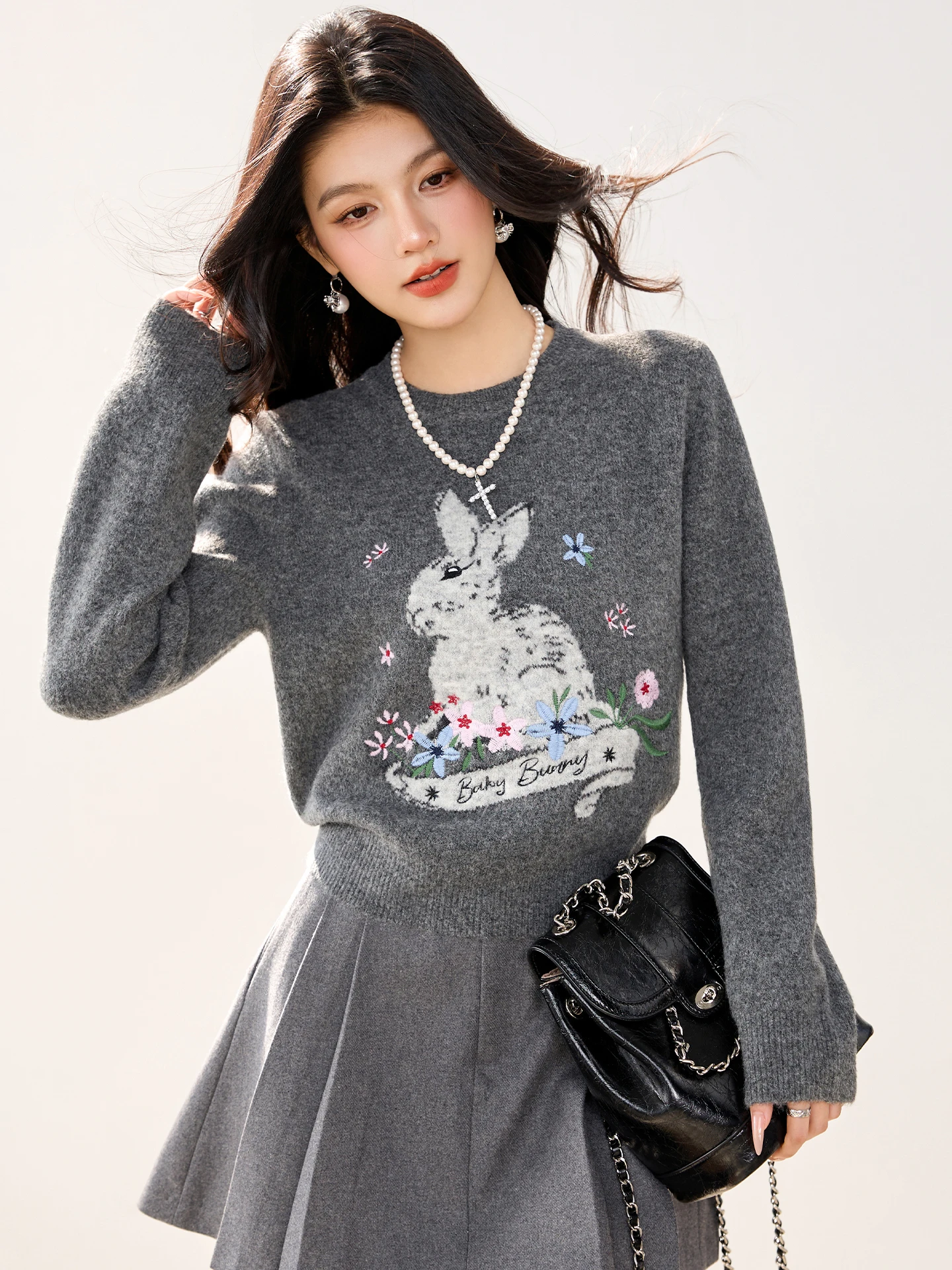 New Sweet Rabbit Jacquard Embroidery Round-Neck Pullover Grey Sweater For The Winter Of 2025
New Sweet Rabbit Jacquard Embroidery Round-Neck Pullover Grey Sweater For The Winter Of 2025