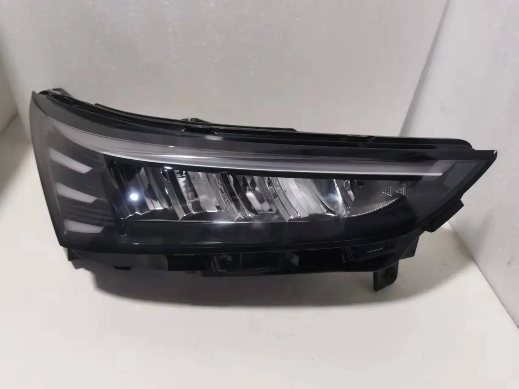 Автомобильные светодиодные фары в сборе для Trumpchi Aion Y 2021, фары DRL, дневные ходовые огни, указатель поворота
Автомобильные светодиодные фары в сборе для Trumpchi Aion Y 2021, фары DRL, дневные ходовые огни, указатель поворота