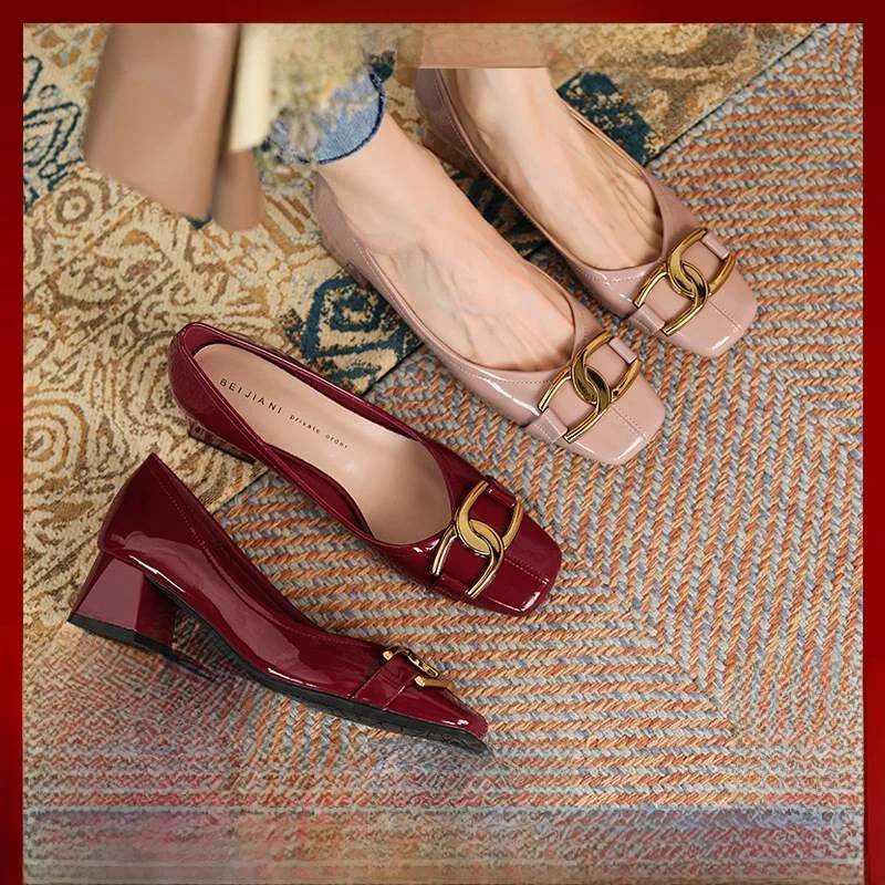 Retro Metal Embellished Leather High Heels Square Toe Thick Heel Single Shoes for Women Fashionable Low Cut Sporty Sandals
Retro Metal Embellished Leather High Heels Square Toe Thick Heel Single Shoes for Women Fashionable Low Cut Sporty Sandals