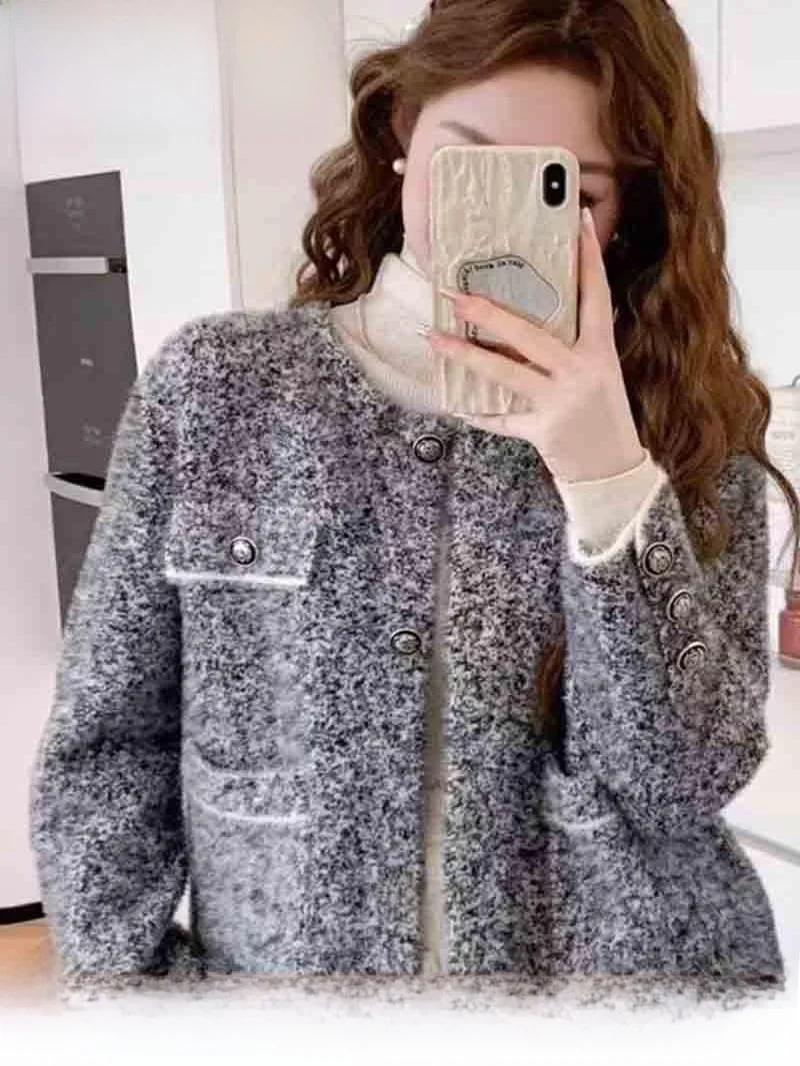 Chic Knitted Short Jacket Women's Autumn Winter New Style Name Lady High Grade Sensation Mink Velvet Thickened Tweed Cardigan
Chic Knitted Short Jacket Women's Autumn Winter New Style Name Lady High Grade Sensation Mink Velvet Thickened Tweed Cardigan