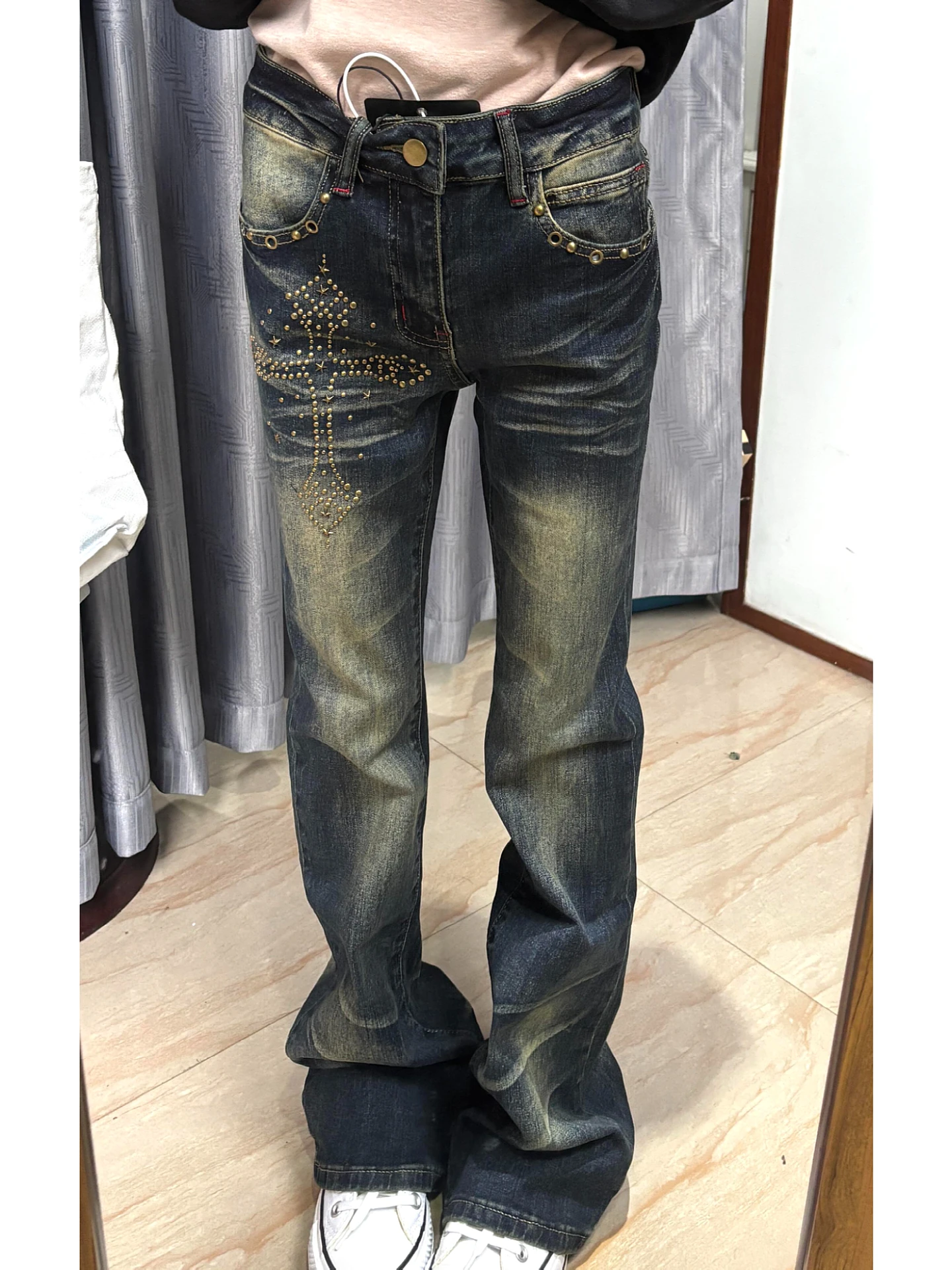 Retro American Washed Cross Rhinestone Denim Jeans Women Street Style Slimming Micro Flared Pants Low Waist Jeans Casual
Retro American Washed Cross Rhinestone Denim Jeans Women Street Style Slimming Micro Flared Pants Low Waist Jeans Casual