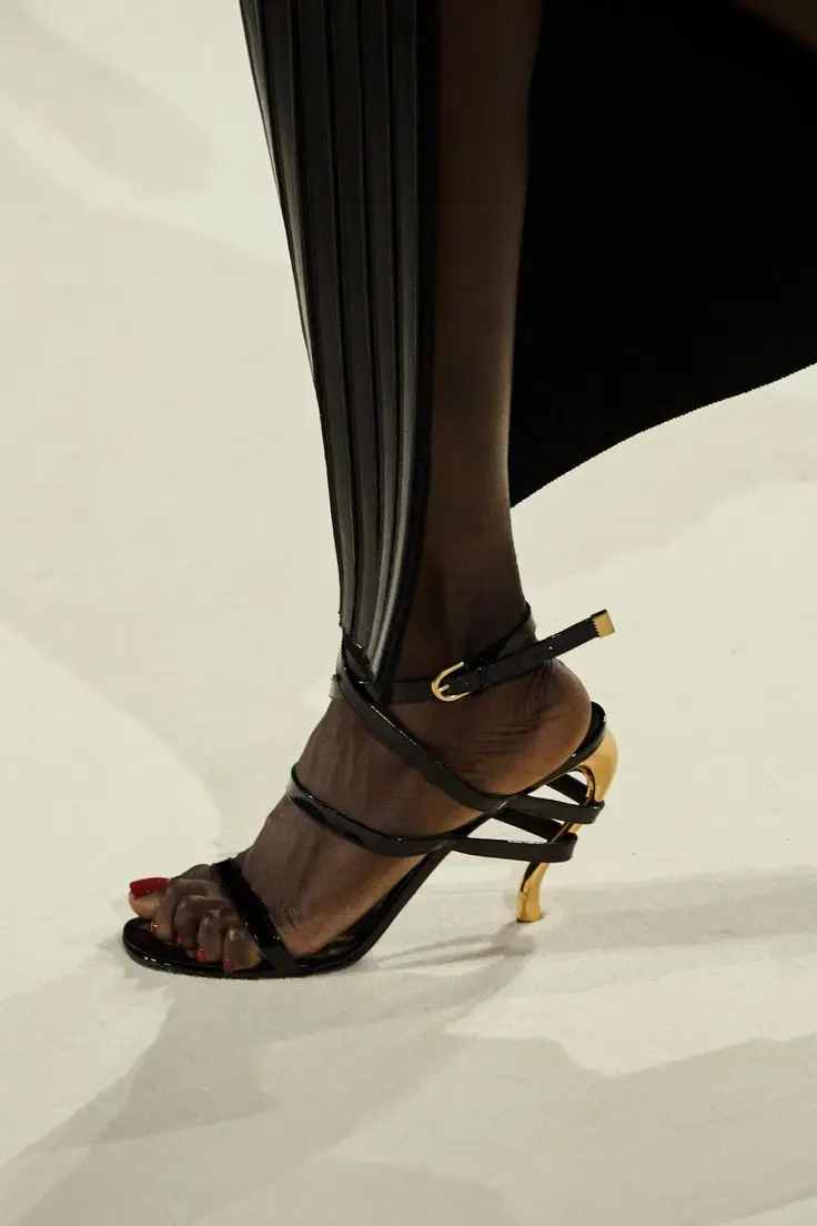 Cross-Strap Genuine Leather Bottom Round Toe Ruler Summer Women Sandals Strange Style High Heel Buckle Strap Large Size Shoes
Cross-Strap Genuine Leather Bottom Round Toe Ruler Summer Women Sandals Strange Style High Heel Buckle Strap Large Size Shoes