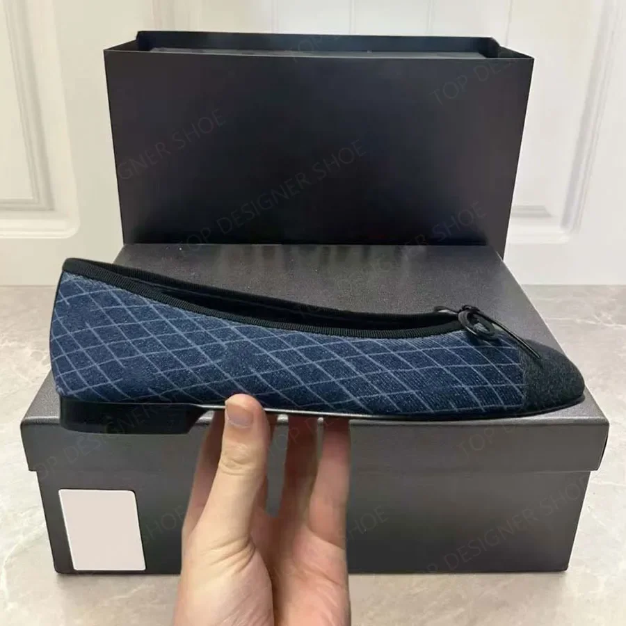 Top quality Simple Suede Bowtie Ballet flats sandal loafers Dress shoes womens flats shoes Luxury designer loafers Vacation Offi
Top quality Simple Suede Bowtie Ballet flats sandal loafers Dress shoes womens flats shoes Luxury designer loafers Vacation Offi