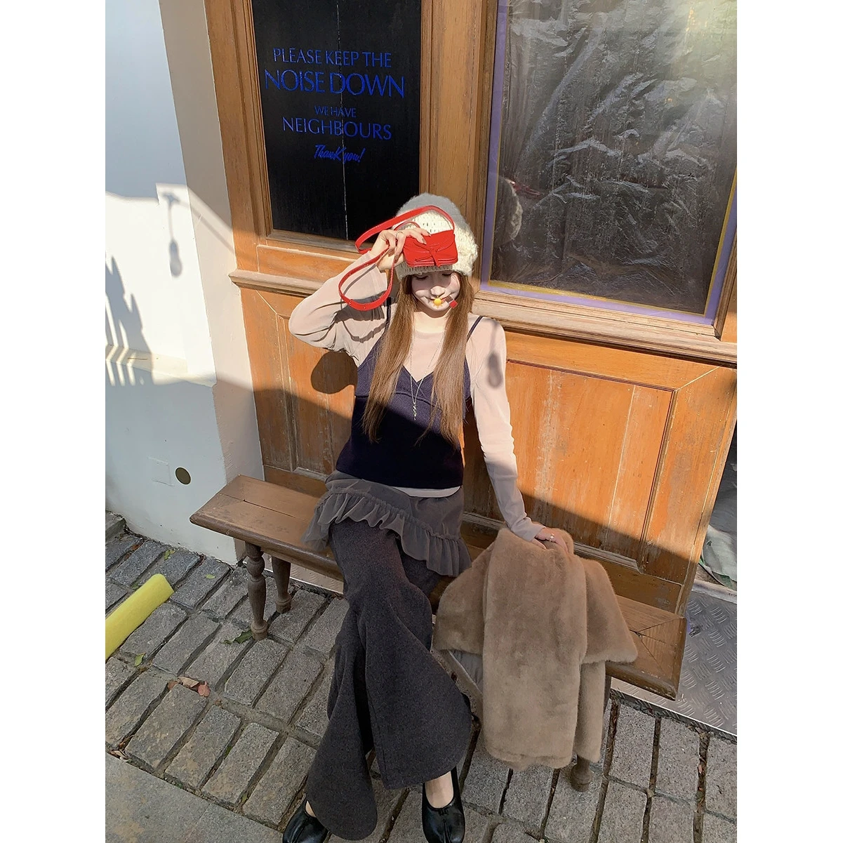 Модный топ с V-образным вырезом и бретелями, женские брюки с высокой талией и широкими штанинами, весенние, микро-широкие, с эффектом утяжки
Модный топ с V-образным вырезом и бретелями, женские брюки с высокой талией и широкими штанинами, весенние, микро-широкие, с эффектом утяжки