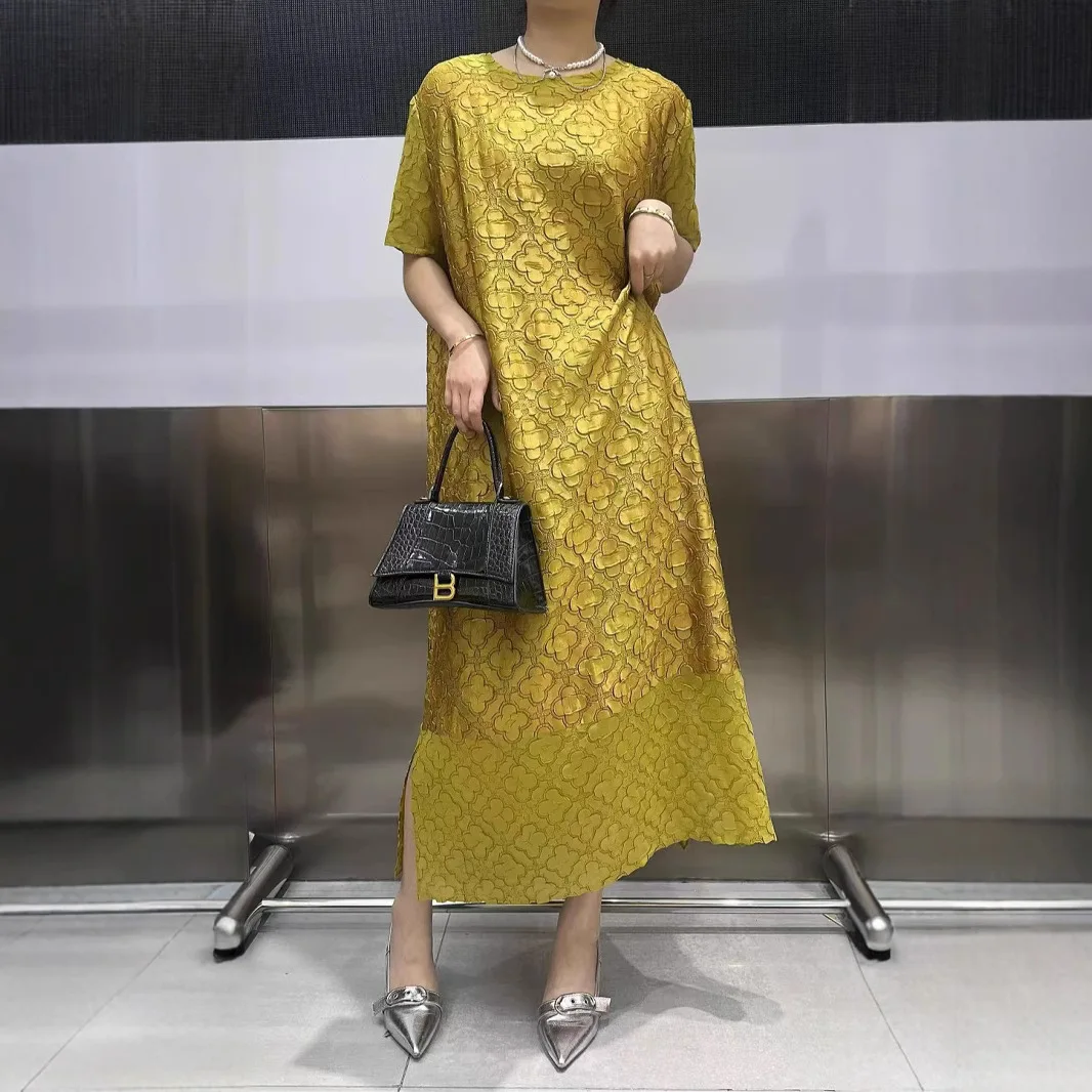 Miyake Pleated Dress for Women 2025 New Solid Color Heavy Industry Embroidered Three-dimensional Embossed Loose Pleated Skirt
Miyake Pleated Dress for Women 2025 New Solid Color Heavy Industry Embroidered Three-dimensional Embossed Loose Pleated Skirt