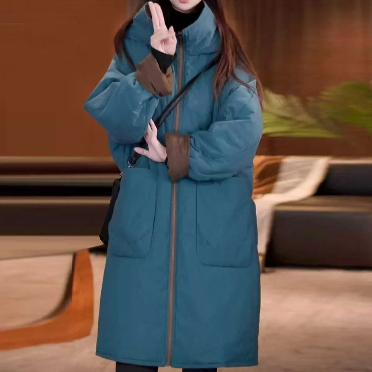 Женская хлопковая куртка с капюшоном 2025 года, новая, больших размеров, осенне-зимняя, высококачественная, легкая, роскошная, теплая, с утеплителем
Женская хлопковая куртка с капюшоном 2025 года, новая, больших размеров, осенне-зимняя, высококачественная, легкая, роскошная, теплая, с утеплителем