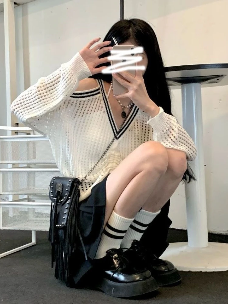 Spicy Short Hollow out Knitted Cover up Top Women Summer Loose Fit Long Sleeve V-Neck Polyester Fiber Thin Polyester Knitwear
Spicy Short Hollow out Knitted Cover up Top Women Summer Loose Fit Long Sleeve V-Neck Polyester Fiber Thin Polyester Knitwear