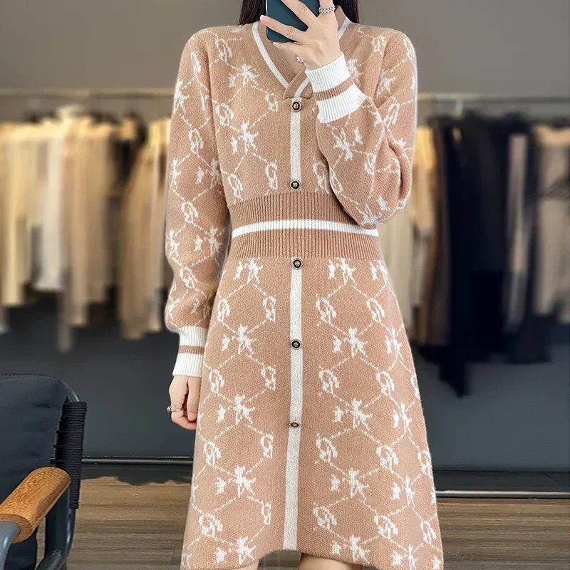 Autumn And Winter New V-Neck Cashmere Dress Female Waist Temperament Long Knitted Sweater Skirt Pure Wool Dress
Autumn And Winter New V-Neck Cashmere Dress Female Waist Temperament Long Knitted Sweater Skirt Pure Wool Dress