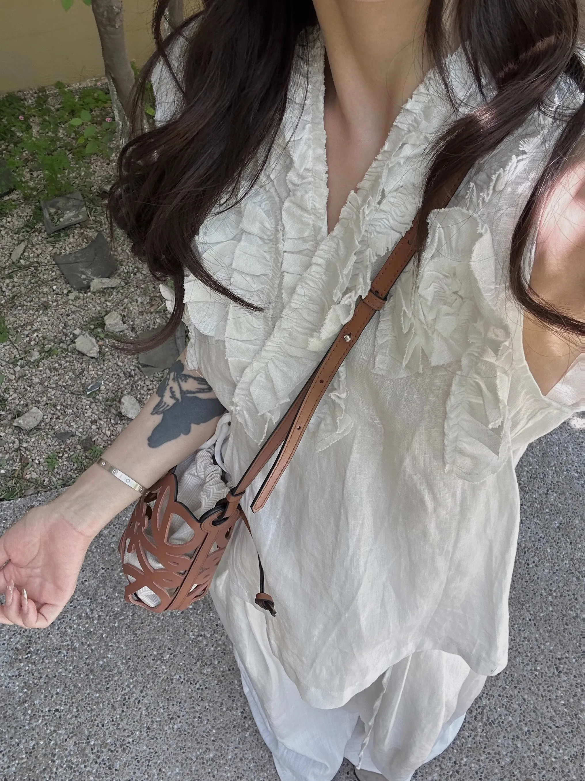 Chier Vintage Ruffle Hem V-Neck Sleeveless Linen Top Women's Summer Fashion Clothing Conceal Meat Linen Vest Shirt
Chier Vintage Ruffle Hem V-Neck Sleeveless Linen Top Women's Summer Fashion Clothing Conceal Meat Linen Vest Shirt