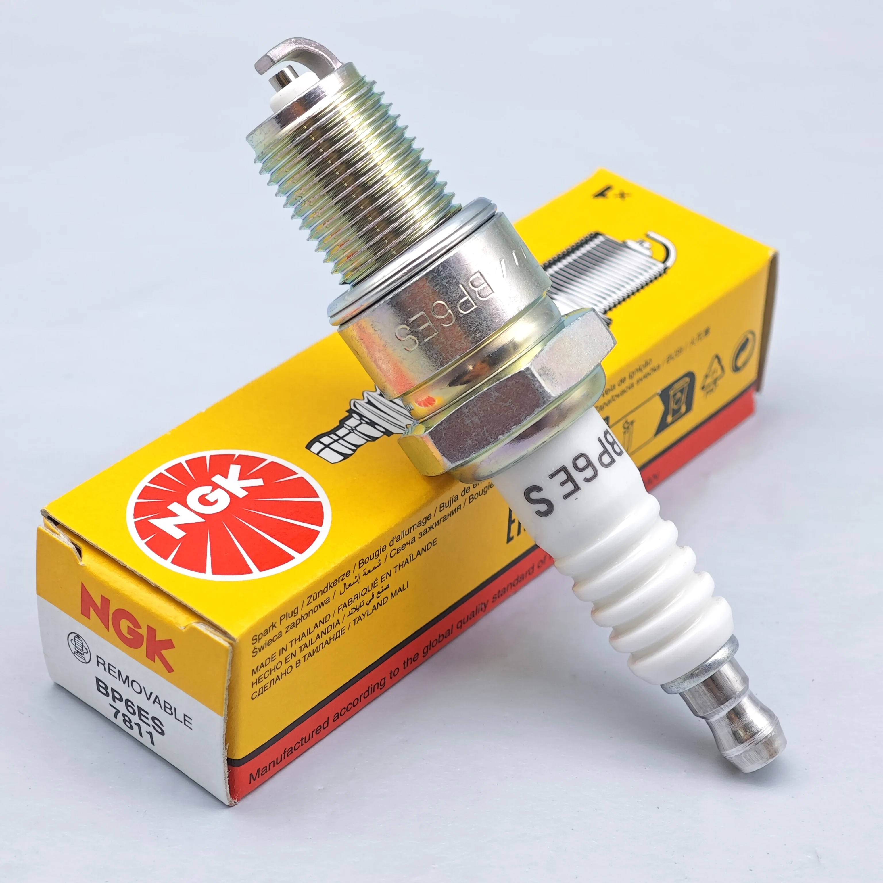1pcs Original Spark Plug BP6ES for truck generator lawn machine AX100 water pump 2 stroke motorcycle BP7HS
1pcs Original Spark Plug BP6ES for truck generator lawn machine AX100 water pump 2 stroke motorcycle BP7HS
