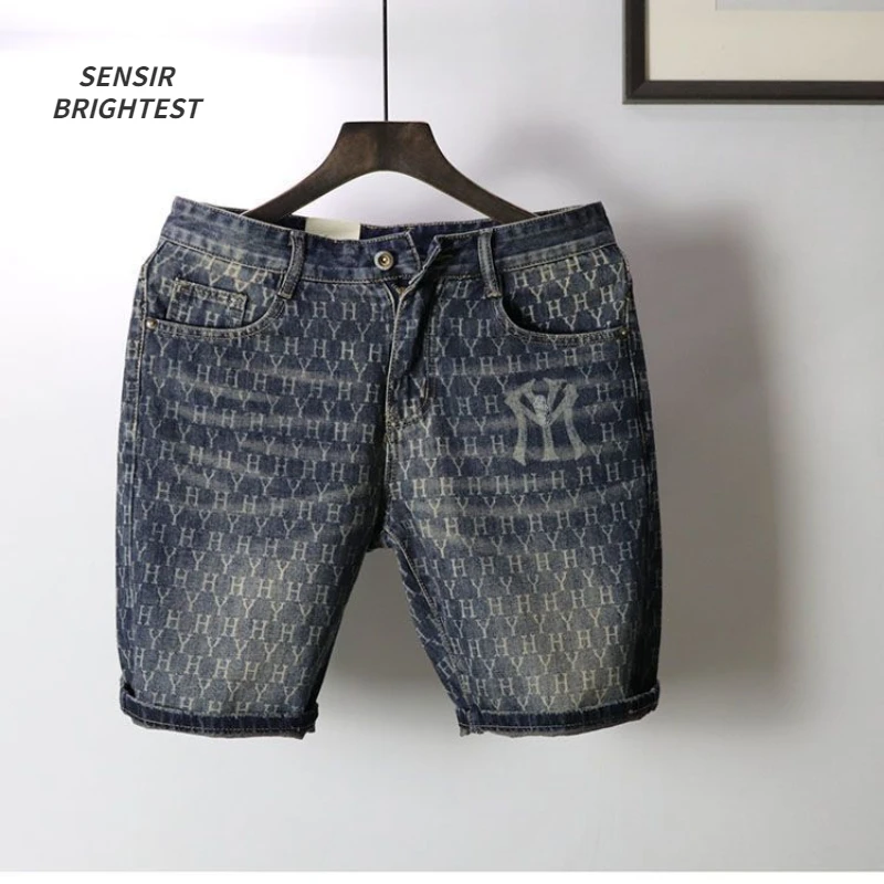 European and American Fashion Brand Cowboy Middle Pants Men's Five-Point Shorts Non-Fading Washed Printed Denim Shorts
European and American Fashion Brand Cowboy Middle Pants Men's Five-Point Shorts Non-Fading Washed Printed Denim Shorts