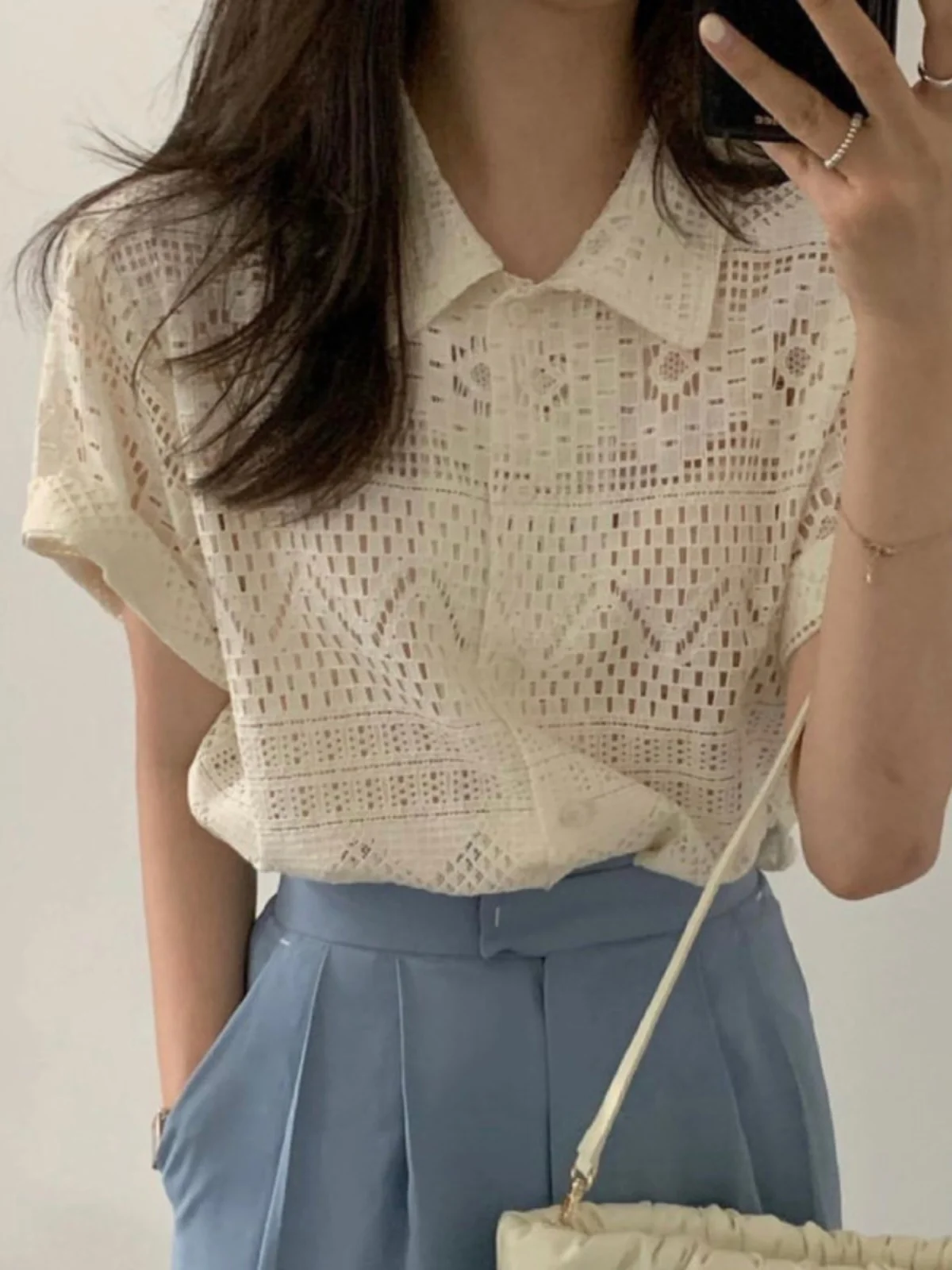 Шикарный повседневный женский летний топ с отложным воротником и одной пуговицей, корейский топ Loo... 
Шикарный повседневный женский летний топ с отложным воротником и одной пуговицей, корейский топ Loo...