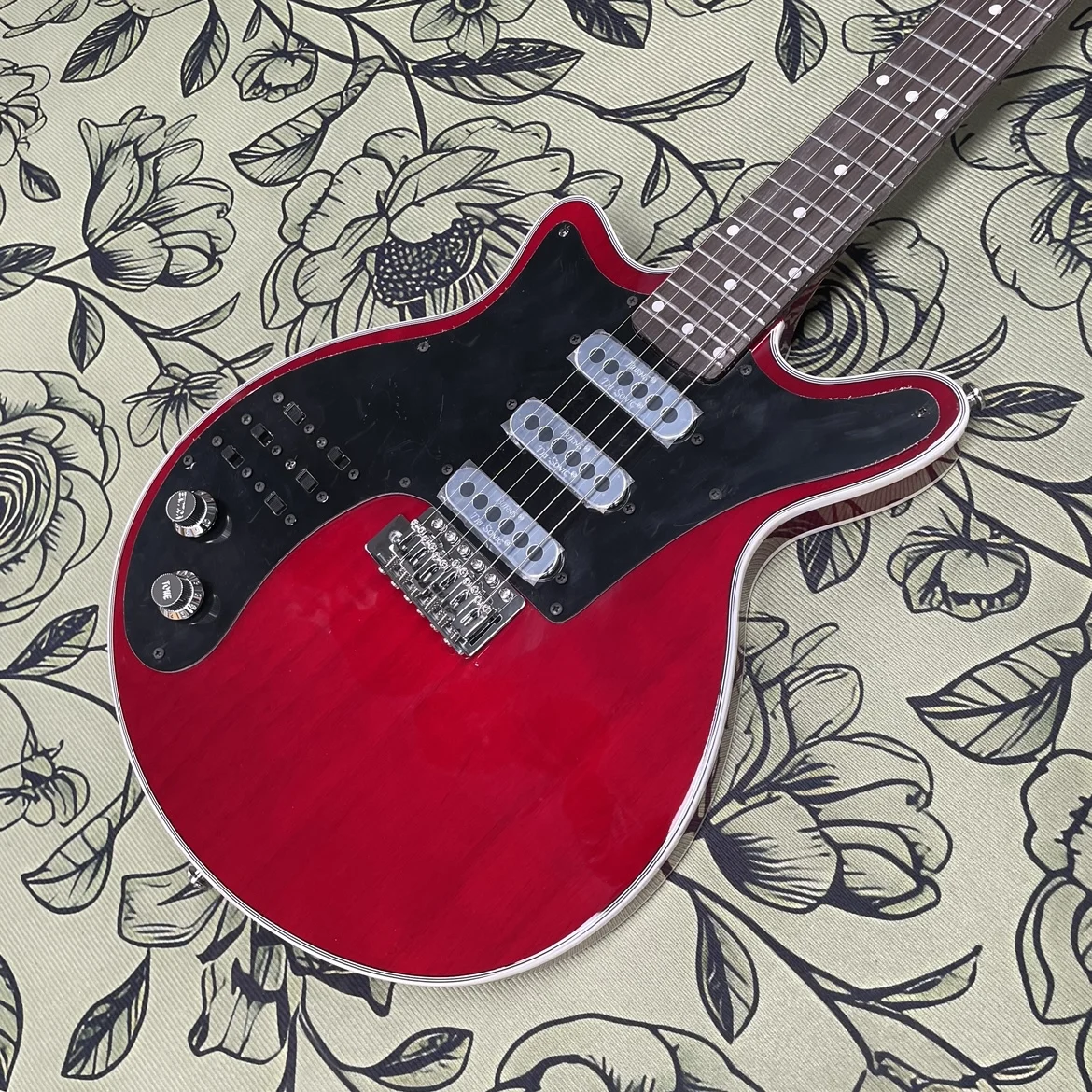 Left-handed electric guitar,lightweight bodyclear and transparent clean tone guitars, beginner to intermediate electric guitarra
Left-handed electric guitar,lightweight bodyclear and transparent clean tone guitars, beginner to intermediate electric guitarra