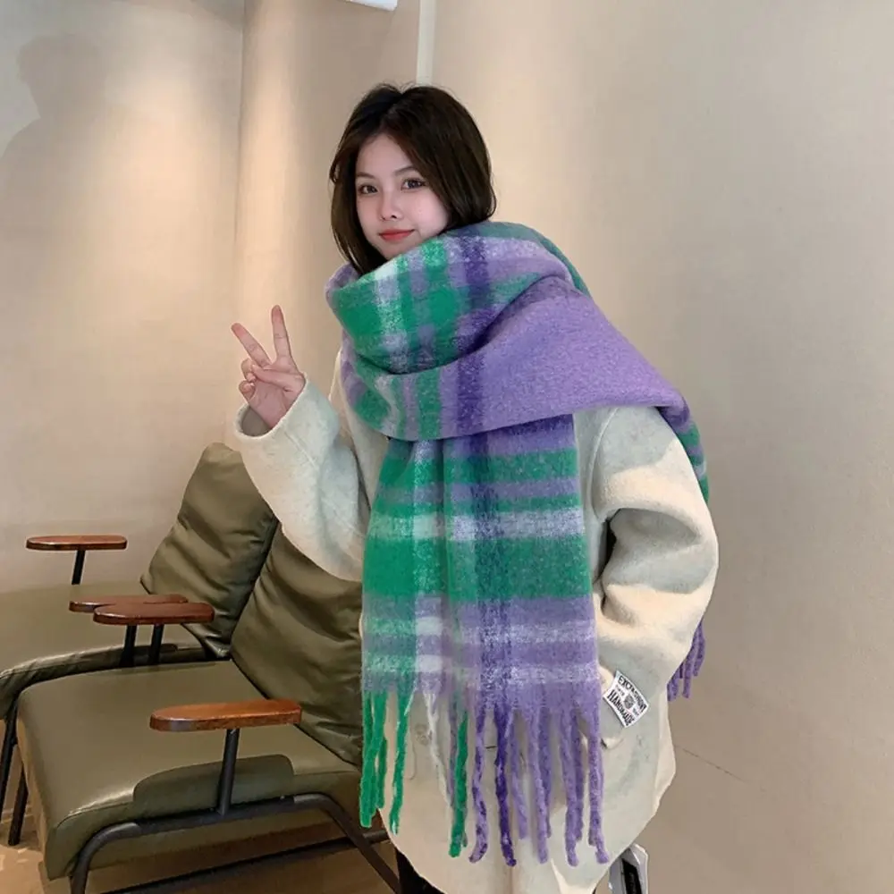 Новый зимний мохеровый шарф радужного цвета, ветрозащитный толстый теплый длинный шарф с кисточками, вязаные мягкие женские шали с запахом
Новый зимний мохеровый шарф радужного цвета, ветрозащитный толстый теплый длинный шарф с кисточками, вязаные мягкие женские шали с запахом