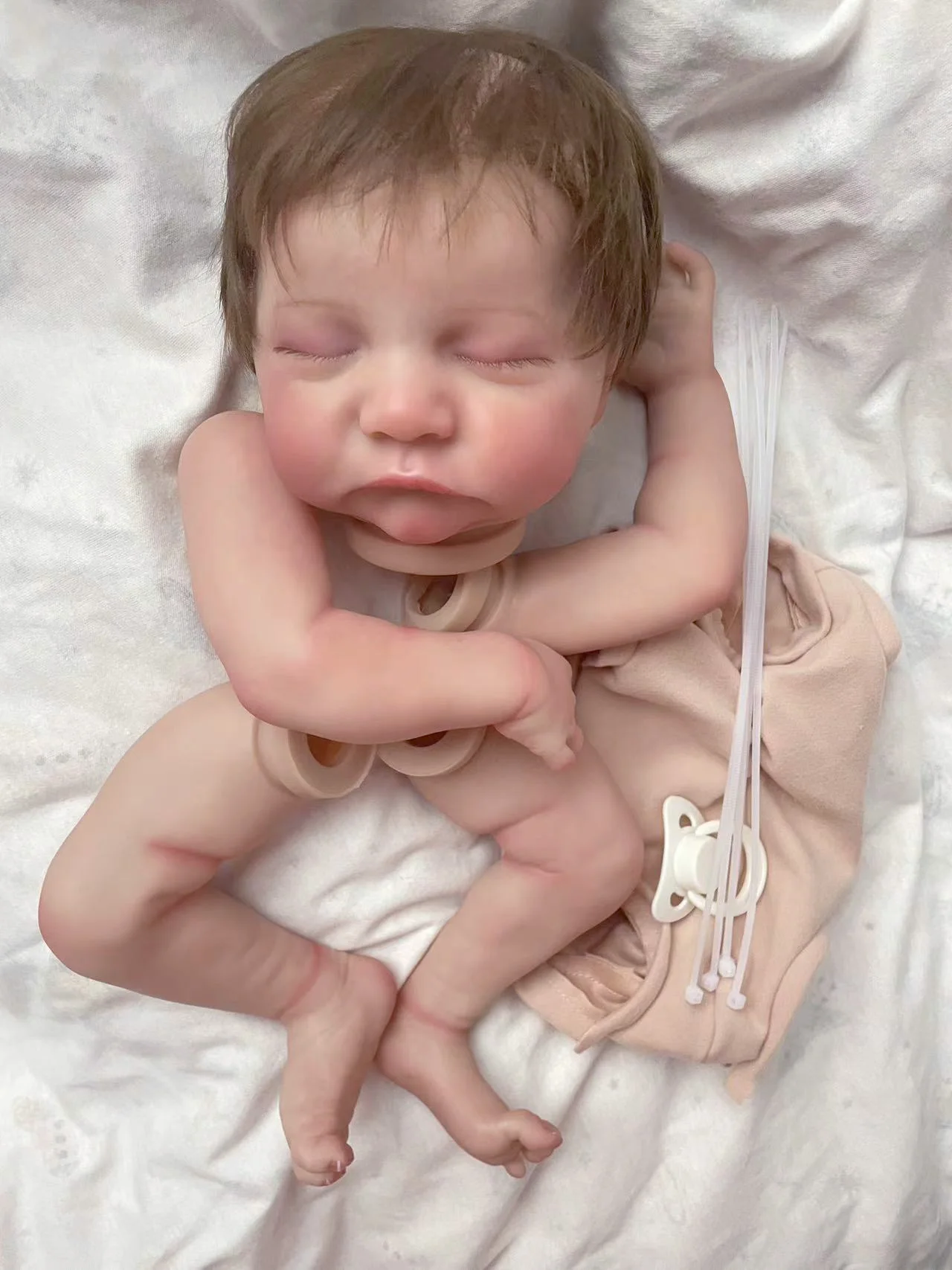 19-дюймовая кукла реборн Levi Sleeping уже окрашенная, детали куклы, комплект, реалистичная детская 3D-кожа с видимыми венами и тканевым корпусом
19-дюймовая кукла реборн Levi Sleeping уже окрашенная, детали куклы, комплект, реалистичная детская 3D-кожа с видимыми венами и тканевым корпусом