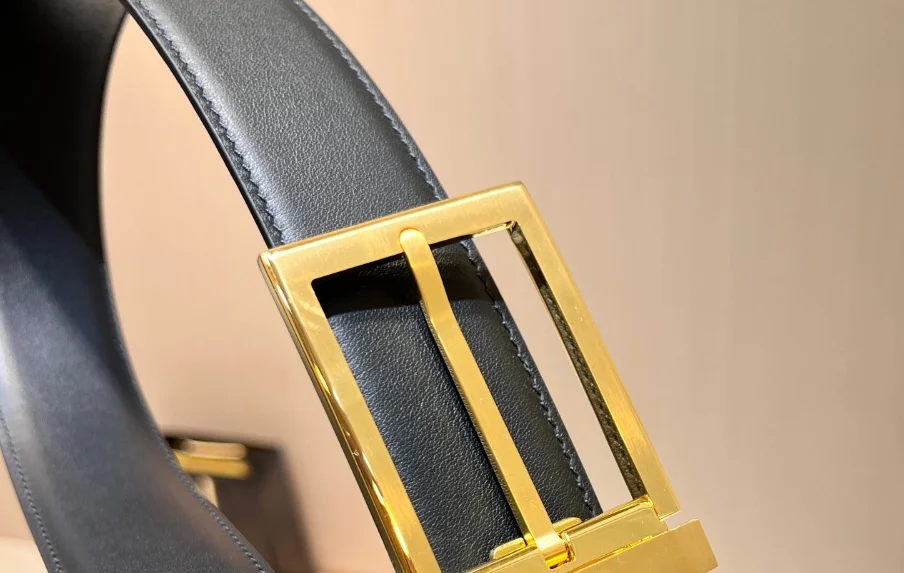 MB 185663 leather belt first layer cowhide Alloy steel Craftsman girdle waist band
MB 185663 leather belt first layer cowhide Alloy steel Craftsman girdle waist band
