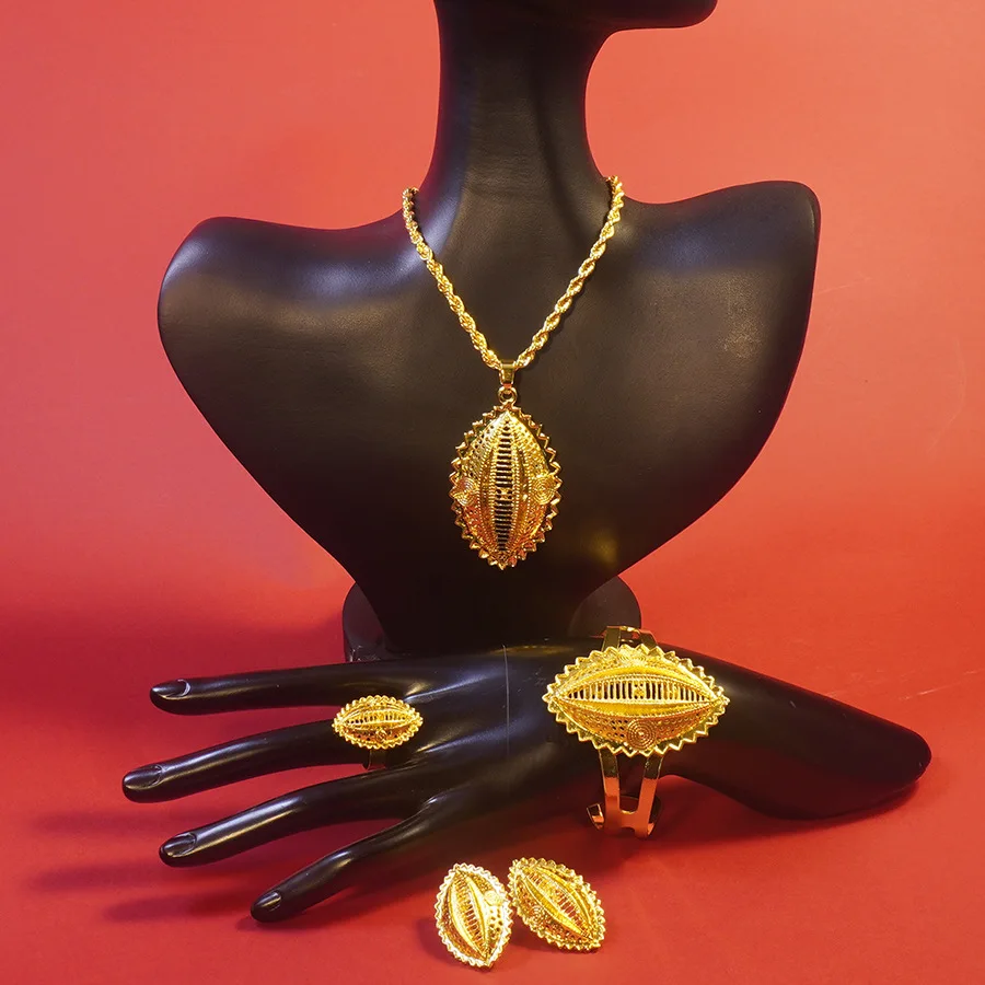Новый модный комплект ювелирных украшений из Дубая: позолоченные 24-каратным золотом ожерелье, серьги и браслеты, изысканный набор для помолвки и вечеринок для влюбленных DD11045
Новый модный комплект ювелирных украшений из Дубая: позолоченные 24-каратным золотом ожерелье, серьги и браслеты, изысканный набор для помолвки и вечеринок для влюбленных DD11045