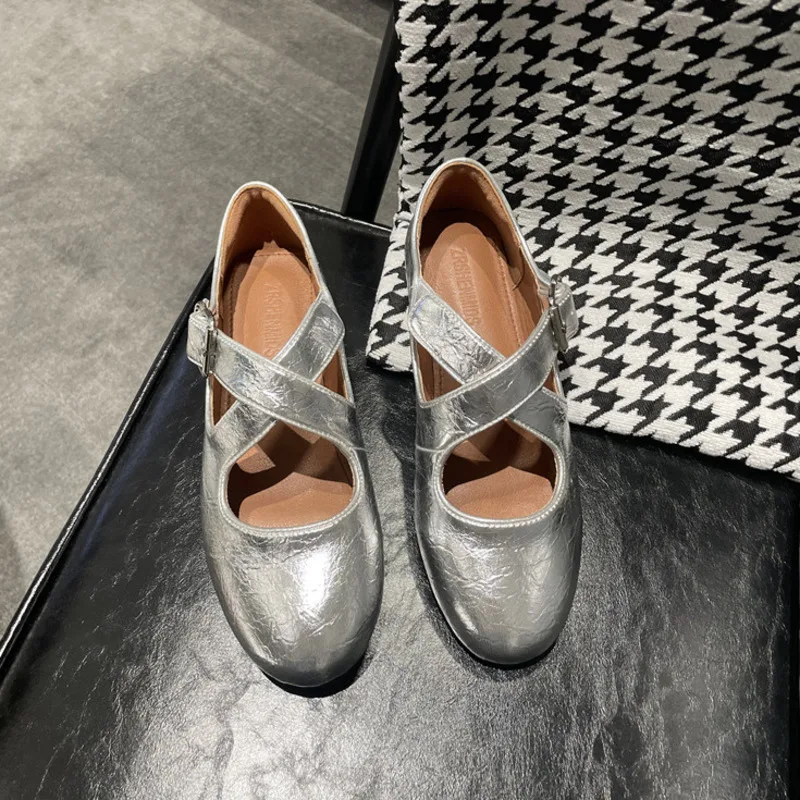 Дышащие туфли из овчины с пряжкой на перекрестном ремне, женские универсальные удобные и повседневные туфли на плоской подошве с неглубоким носком и круглым носком 
Дышащие туфли из овчины с пряжкой на перекрестном ремне, женские универсальные удобные и повседневные туфли на плоской подошве с неглубоким носком и круглым носком