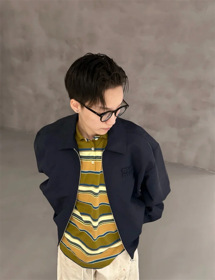 New 24SS Loose Fit Long Sve T-irt with Letter Bae Striped irt for Men And Women Casual Youthful Sle
New 24SS Loose Fit Long Sve T-irt with Letter Bae Striped irt for Men And Women Casual Youthful Sle