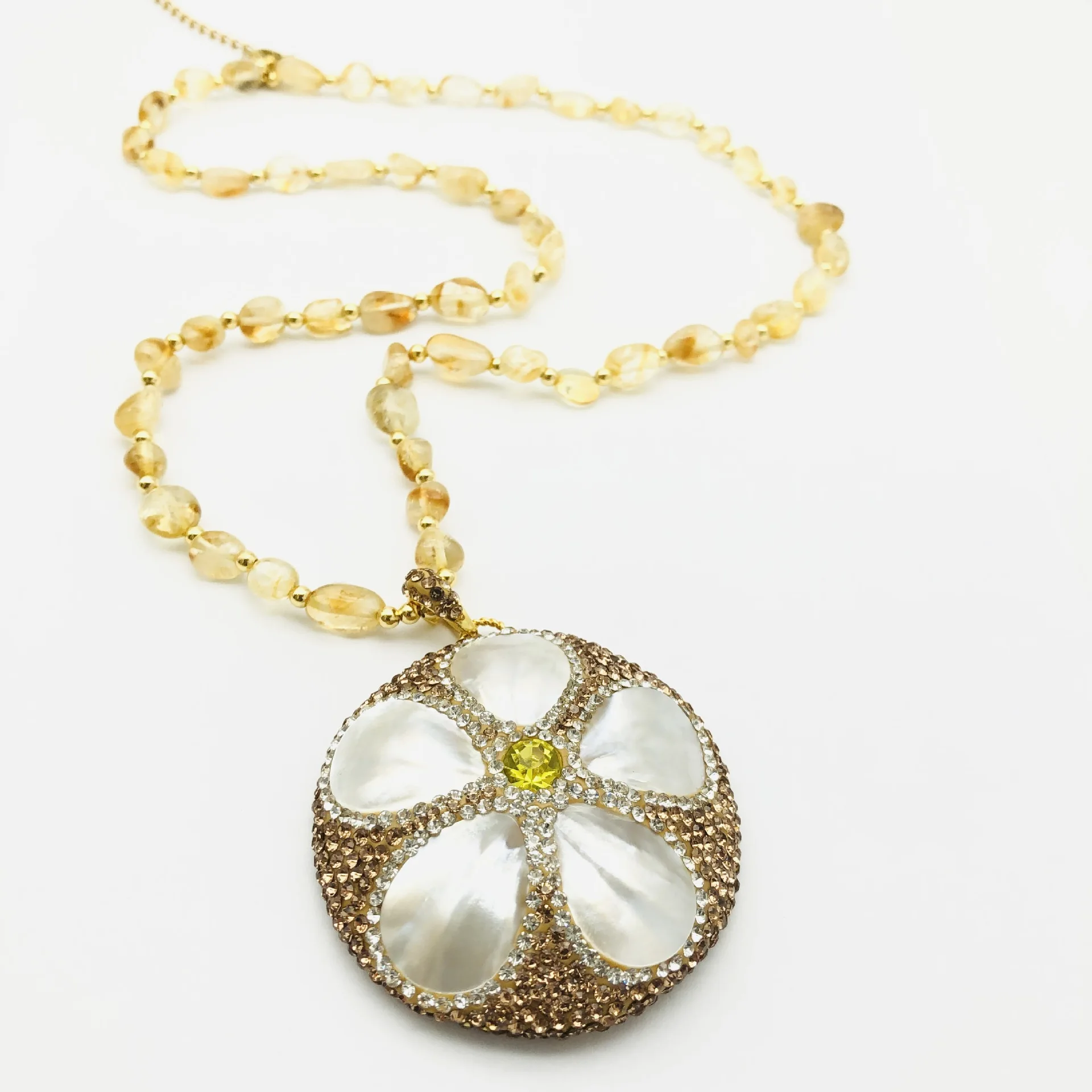 New necklace sweater chain inlaid shell petal pendant fashionable high sense women's pendant necklace manufacturer wholesale
New necklace sweater chain inlaid shell petal pendant fashionable high sense women's pendant necklace manufacturer wholesale