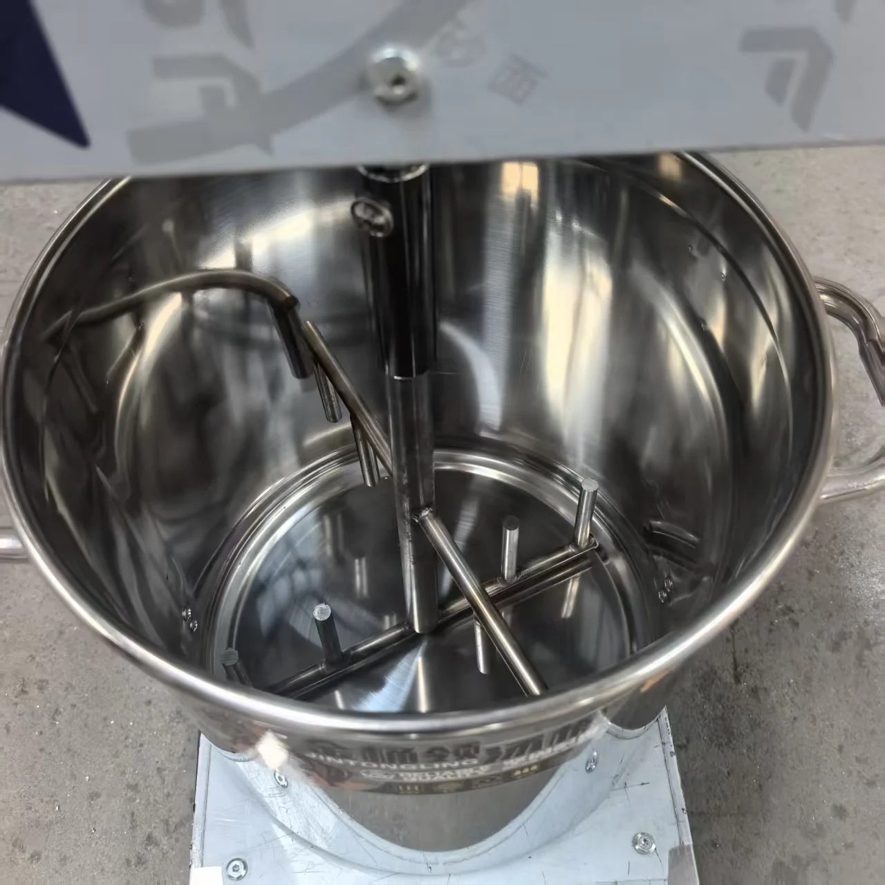 New Commercial Fully Automatic High-Power Stuffing Mixer Blender 304 Stainless Steel 50kg/h Capacity 20kg Mixing Bowl Meat
New Commercial Fully Automatic High-Power Stuffing Mixer Blender 304 Stainless Steel 50kg/h Capacity 20kg Mixing Bowl Meat
