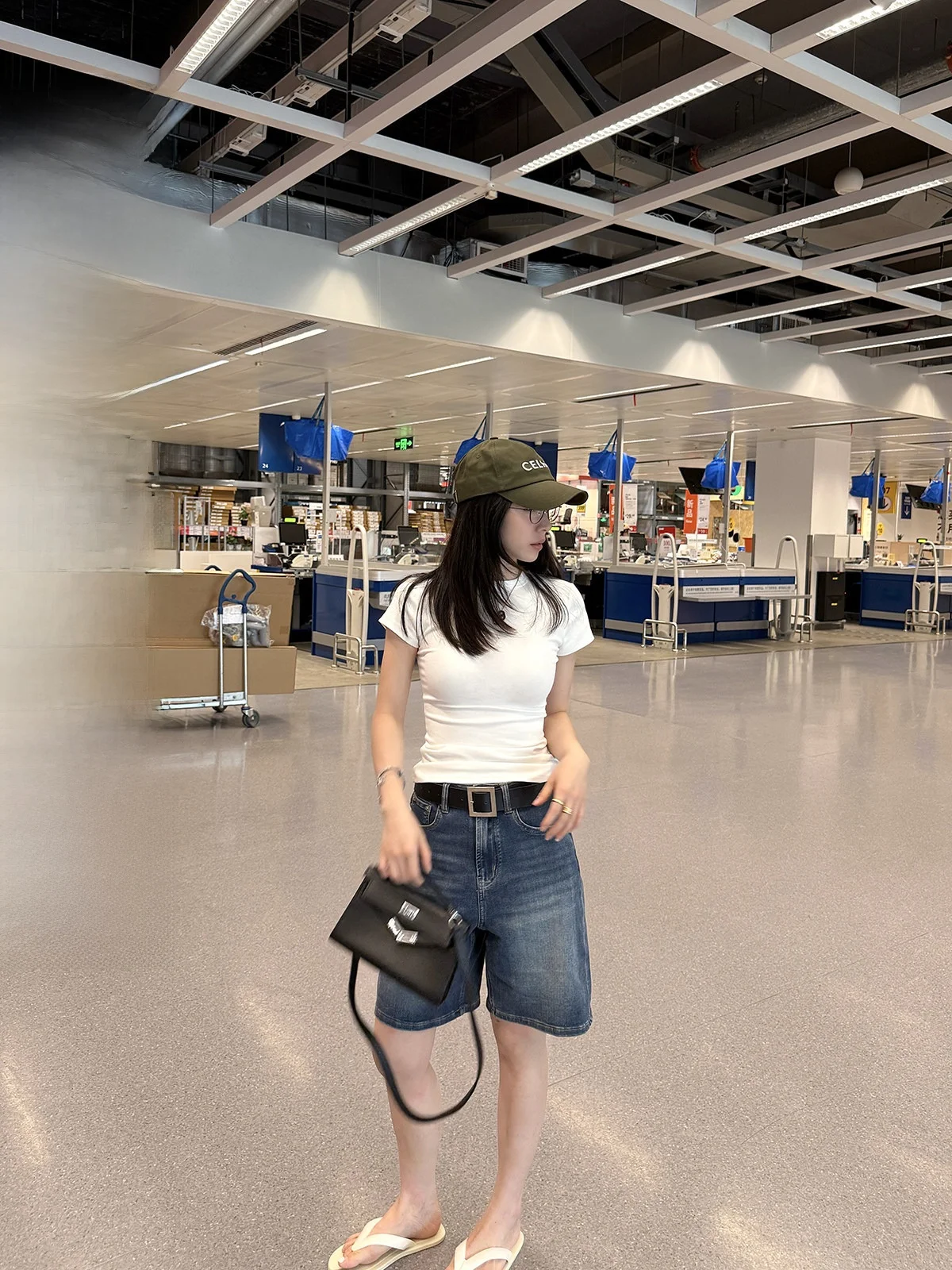 Джинсы MOMENTHOME: повседневные, с высокой талией, длиной до середины икры, женские, летние, удобные, из экологически чистого волокна, деним.
Джинсы MOMENTHOME: повседневные, с высокой талией, длиной до середины икры, женские, летние, удобные, из экологически чистого волокна, деним.