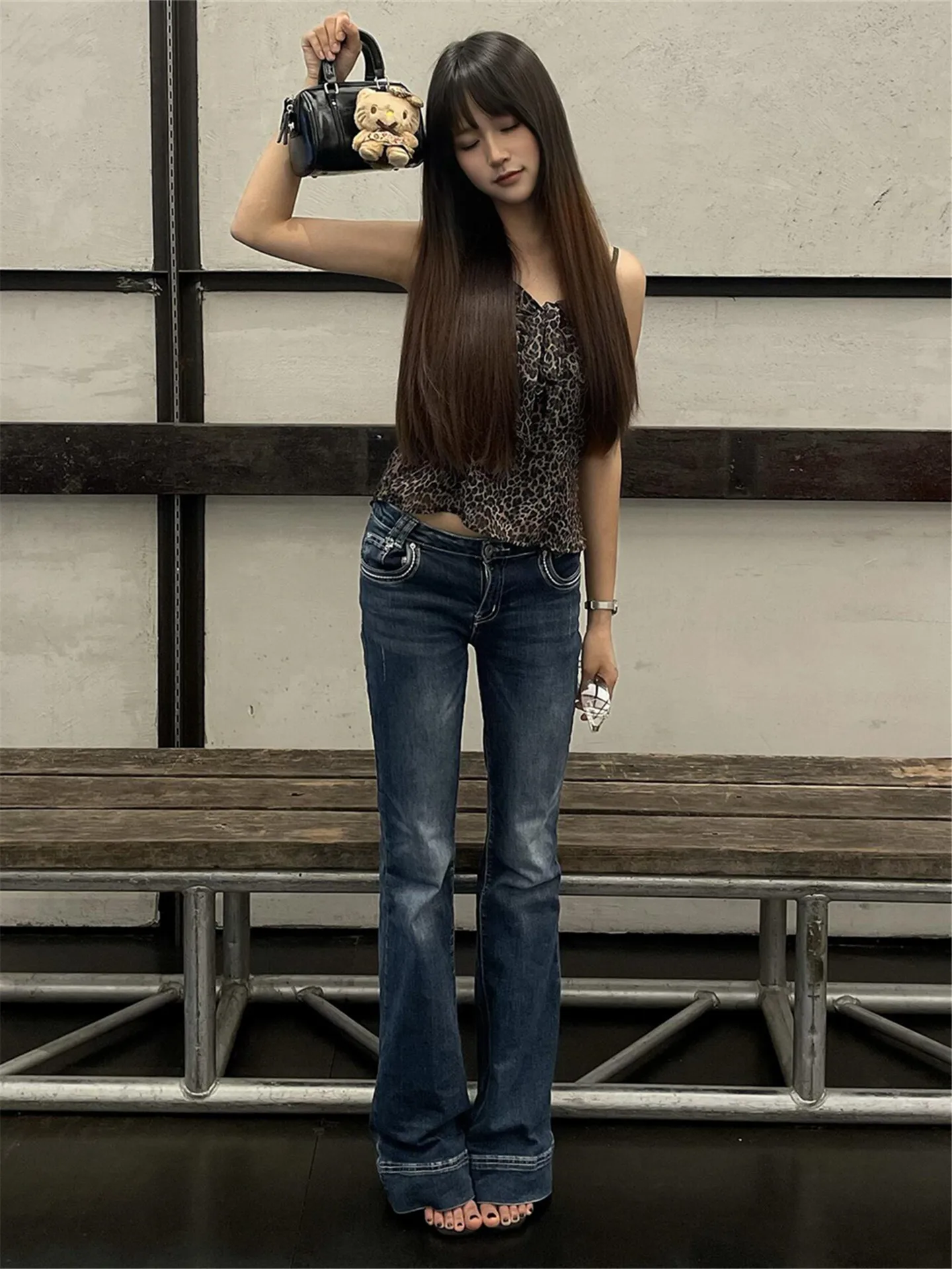 Retro American Street Deep Blue Low Waist Bell Bottom Jeans Women's Summer Slimming Design Sensation Floor Length Pants
Retro American Street Deep Blue Low Waist Bell Bottom Jeans Women's Summer Slimming Design Sensation Floor Length Pants