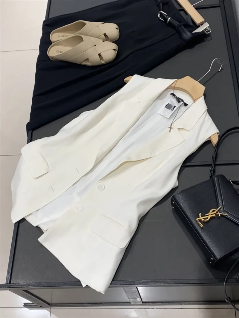 Women's Silk Blend Linen Mixed Vest Jacket Sleeveless Suit Collar Layering Outerwear Spring Fashion Simple Elegance
Women's Silk Blend Linen Mixed Vest Jacket Sleeveless Suit Collar Layering Outerwear Spring Fashion Simple Elegance