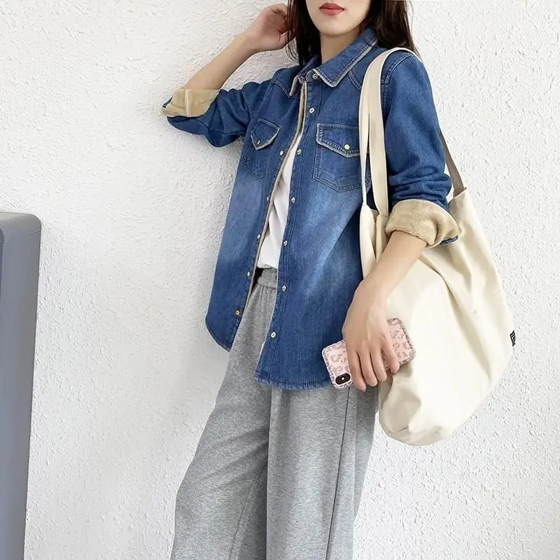 Женская однобортная блузка, джинсовые рубашки, кардиган с отложным воротником и пуговицами, однотонные карманы, свободный крой, повседневная TT165
Женская однобортная блузка, джинсовые рубашки, кардиган с отложным воротником и пуговицами, однотонные карманы, свободный крой, повседневная TT165