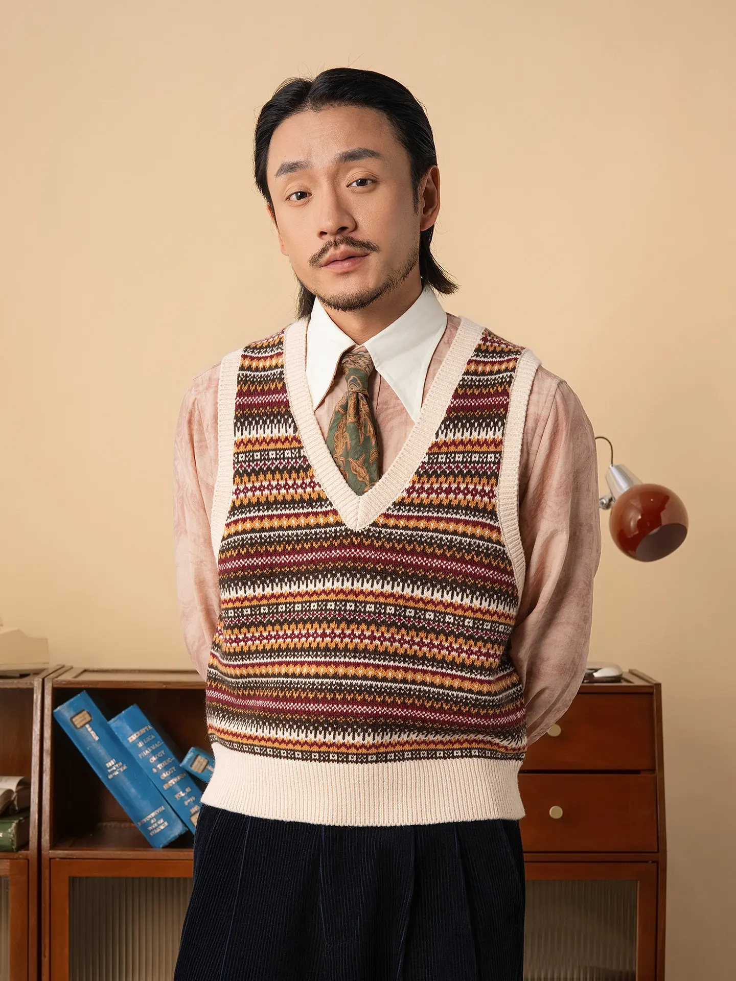 SOARIN British Retro Fair Isle Knitted Vest Men's Business Warmth Layering Sweater Vest Cotton Acrylic Nylon Wool Blend
SOARIN British Retro Fair Isle Knitted Vest Men's Business Warmth Layering Sweater Vest Cotton Acrylic Nylon Wool Blend
