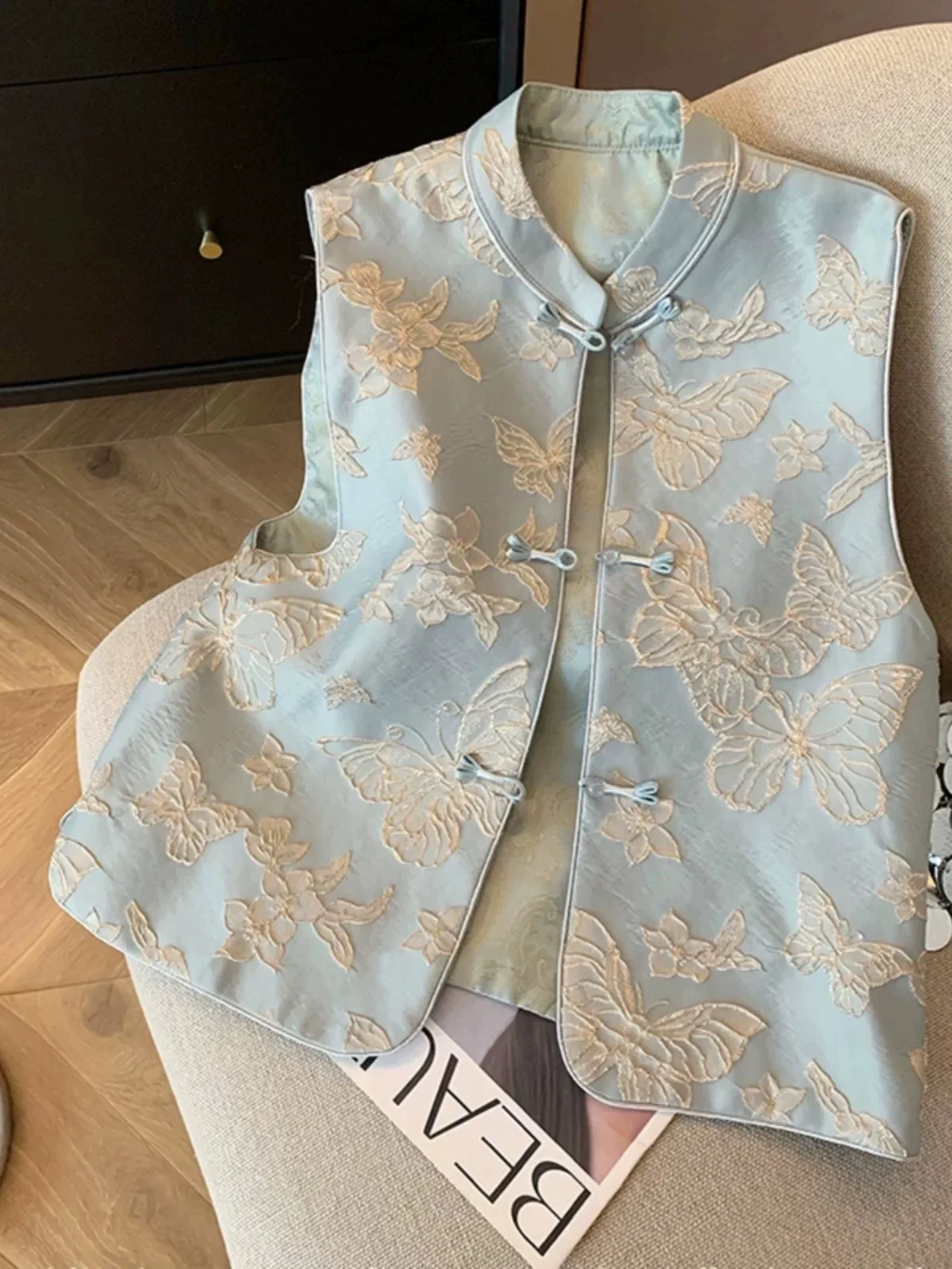 New Chinese Sle Svel Tang Suit Vest Song Silk Outerwear National Sle Label Removed High-End Feeling Women's Faion
New Chinese Sle Svel Tang Suit Vest Song Silk Outerwear National Sle Label Removed High-End Feeling Women's Faion