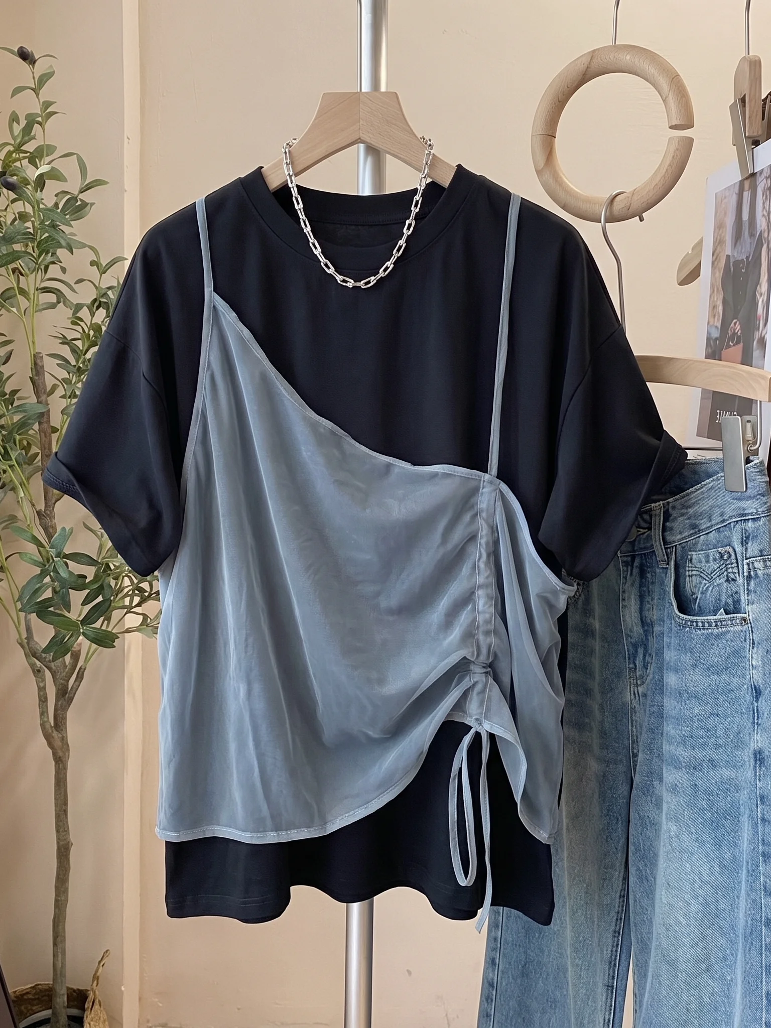 Gray Unique Fake Two-Piece Women's T-Shirt Short Sleeve Loose Summer Top Casual Fashion High Street Style round Neck Design
Gray Unique Fake Two-Piece Women's T-Shirt Short Sleeve Loose Summer Top Casual Fashion High Street Style round Neck Design