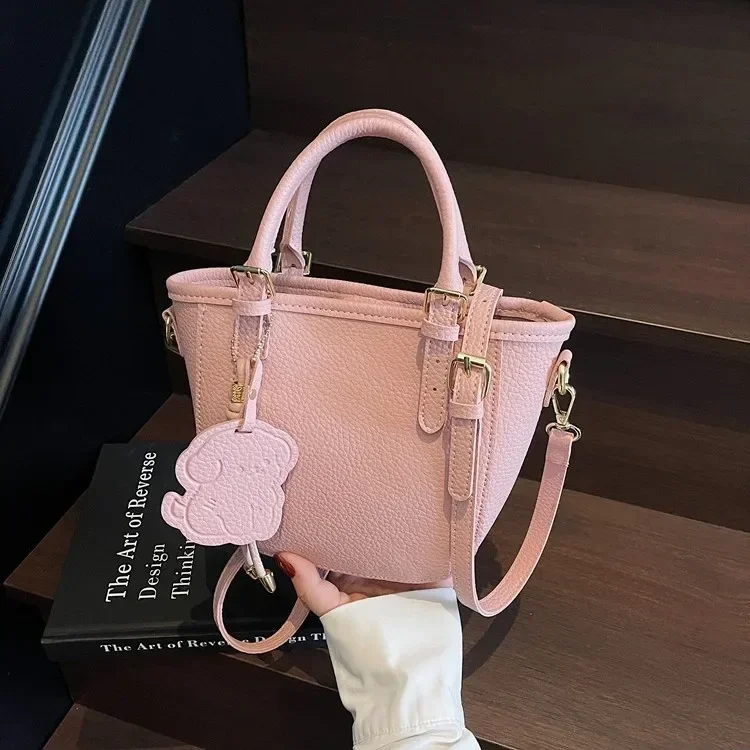 2025 New Women's Bag High-quality Leather Texture, Unique Niche Design with Exquisite Details, Portable and Ideal for Daily Use
2025 New Women's Bag High-quality Leather Texture, Unique Niche Design with Exquisite Details, Portable and Ideal for Daily Use
