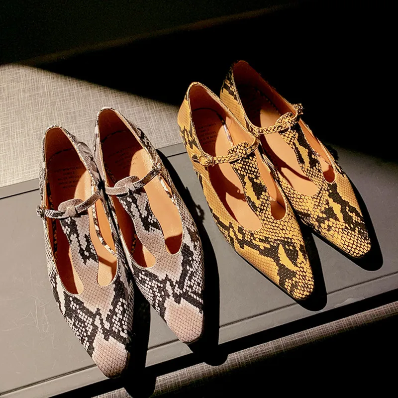 MKKHOU Fashion Pumps New High Quality Genuine Leather T-Buckle Low Heel Leather Shoes Snake Women's Heels High Heels Women Shoes
MKKHOU Fashion Pumps New High Quality Genuine Leather T-Buckle Low Heel Leather Shoes Snake Women's Heels High Heels Women Shoes