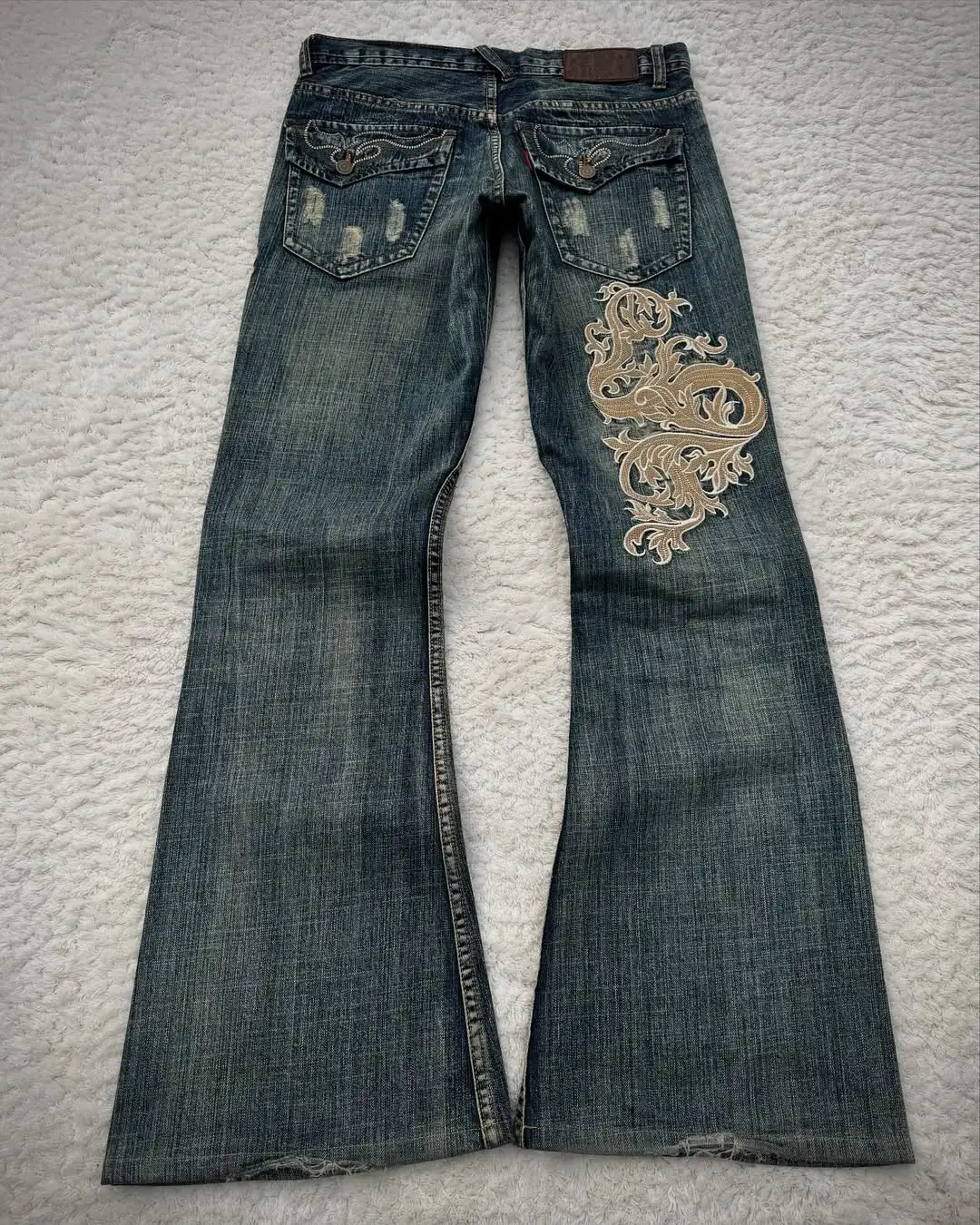 High Street Y2K Heavy Gradient Retro Rose Vine Mantle Thorn Embroidered Blue Washing Jeans Women Personalized Micro-flare Pants
High Street Y2K Heavy Gradient Retro Rose Vine Mantle Thorn Embroidered Blue Washing Jeans Women Personalized Micro-flare Pants