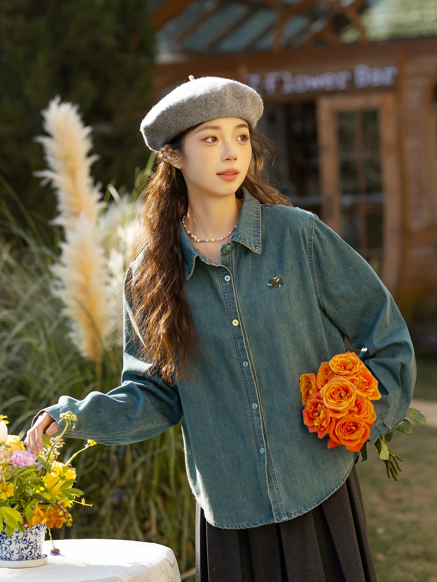 Retro Hong Kong Sle Loose Fit Blue Denim irt Monocomatic Embroidery Design Casual Long Sve Women's Open Cardigan
Retro Hong Kong Sle Loose Fit Blue Denim irt Monocomatic Embroidery Design Casual Long Sve Women's Open Cardigan