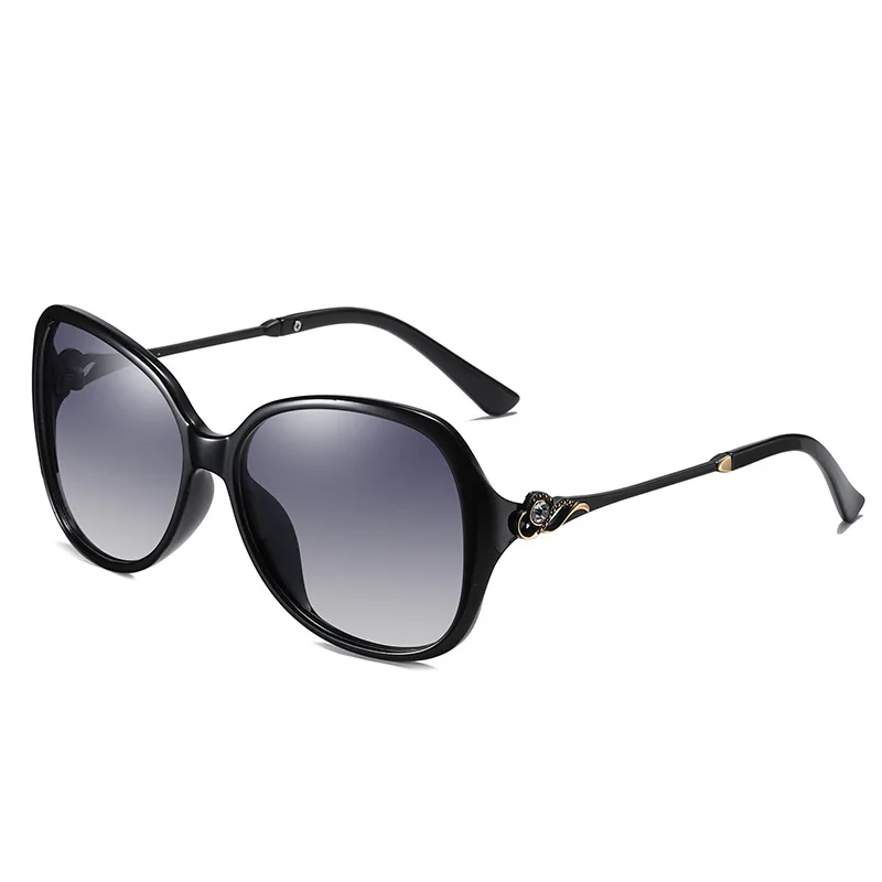 New Women's Fashion Diamond Studded Beautiful Polarized Sunglasses Personalized Retro Color Change Anti UV Driving Glasses
New Women's Fashion Diamond Studded Beautiful Polarized Sunglasses Personalized Retro Color Change Anti UV Driving Glasses