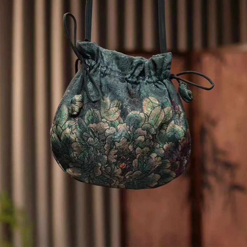 Silk Material Retro Handbags Embroidery Design Storage Function Drawstring Purse Drawstring Closure Embroidery Silk Bags
Silk Material Retro Handbags Embroidery Design Storage Function Drawstring Purse Drawstring Closure Embroidery Silk Bags