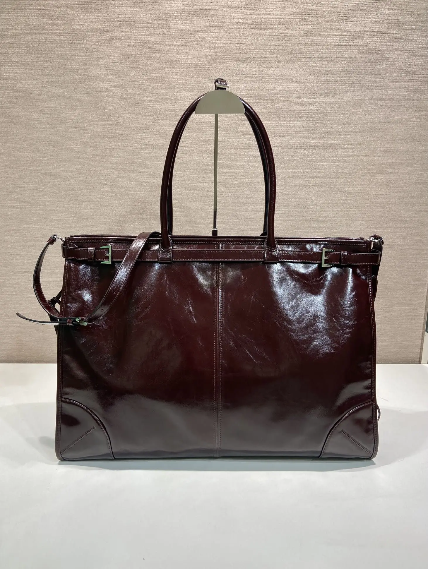 Luxury woman Shoulder bag soft leather large capacity square tote bag Vintage Fashionable Handbag Shopping underarm bags
Luxury woman Shoulder bag soft leather large capacity square tote bag Vintage Fashionable Handbag Shopping underarm bags