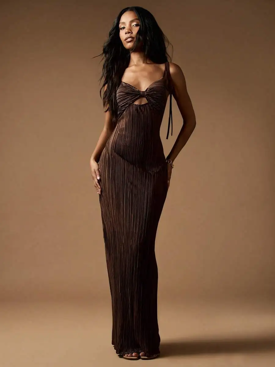 Elegant Pleated Maxi Dress with Strappy Tie Shoulders and Cut-Out Bodice
Elegant Pleated Maxi Dress with Strappy Tie Shoulders and Cut-Out Bodice