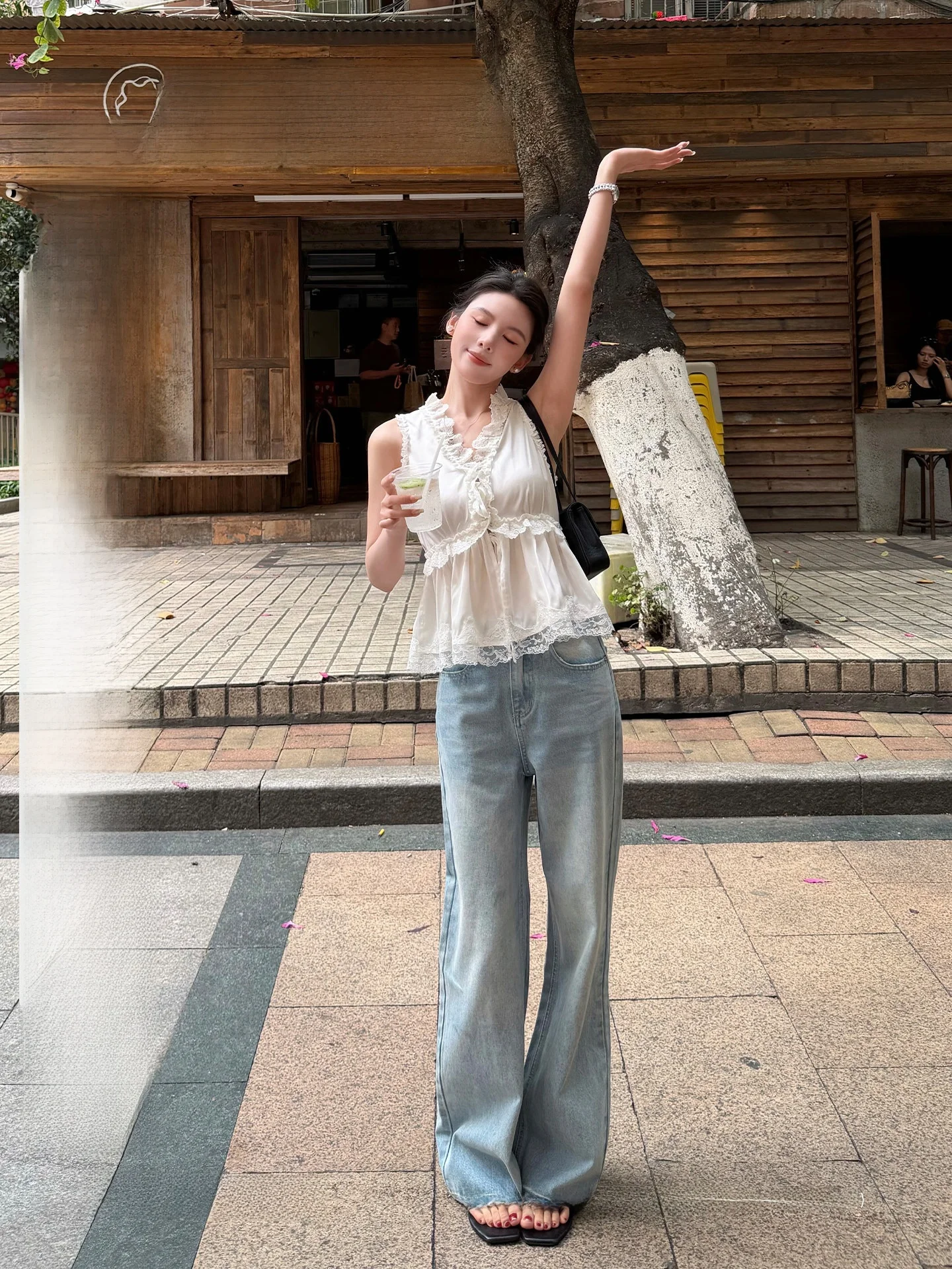 Wen Jiang Iceberg Women's Light Wash Straight Leg Wide Leg Jeans Retro Wash Cotton Natural Waist Zipper Closure Casual Trousers
Wen Jiang Iceberg Women's Light Wash Straight Leg Wide Leg Jeans Retro Wash Cotton Natural Waist Zipper Closure Casual Trousers