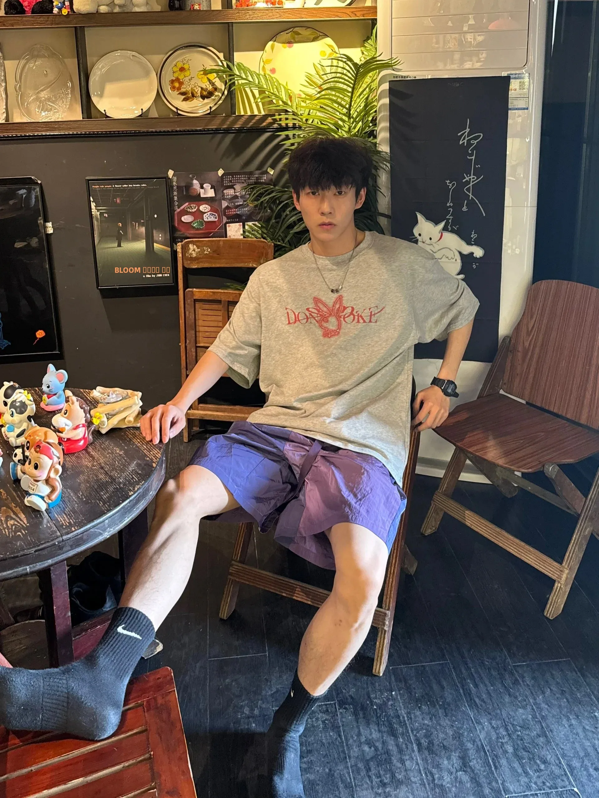 Новые летние легкие спортивные брюки American Sle для мужчин и женщин, повседневные свободные шорты-бриджи, модная универсальная одежда
Новые летние легкие спортивные брюки American Sle для мужчин и женщин, повседневные свободные шорты-бриджи, модная универсальная одежда