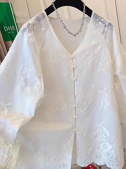 Elegant Embroidered Lace Shirt for Women Autumn Season plus Size Chinese National Style V-Neck Long Sleeve Breathable Casual Top
Elegant Embroidered Lace Shirt for Women Autumn Season plus Size Chinese National Style V-Neck Long Sleeve Breathable Casual Top